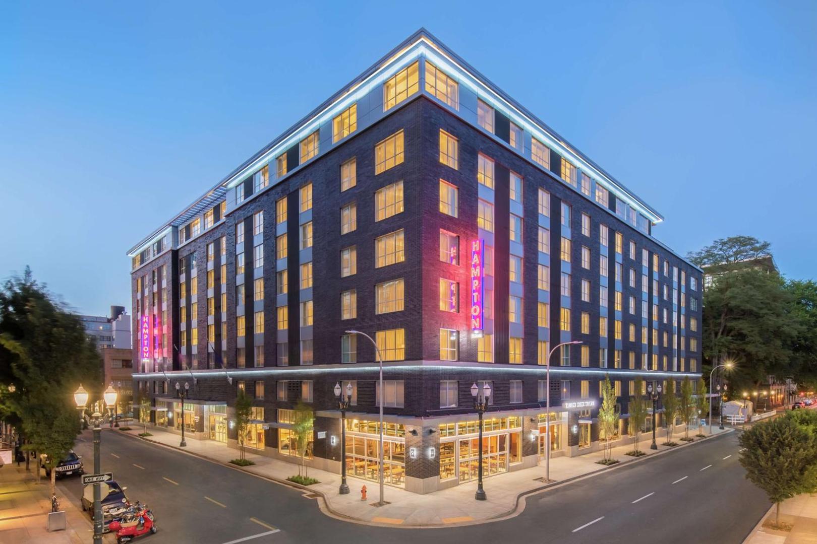Hampton Inn & Suites by Hilton Portland-Pearl District Hampton Inn & Suites by Hilton Portland-Pearl District