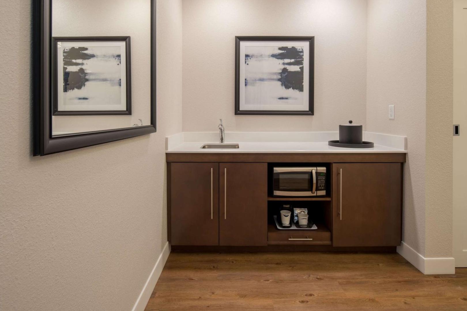 Hampton Inn & Suites by Hilton Portland-Pearl District Hampton Inn & Suites by Hilton Portland-Pearl District
