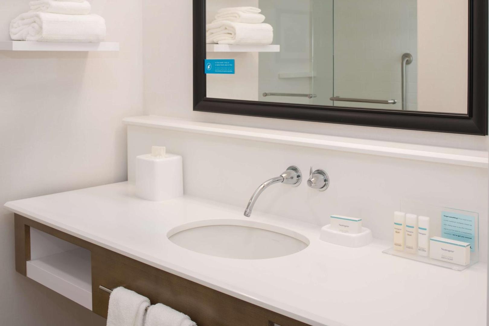 Hampton Inn & Suites by Hilton Portland-Pearl District Hampton Inn & Suites by Hilton Portland-Pearl District