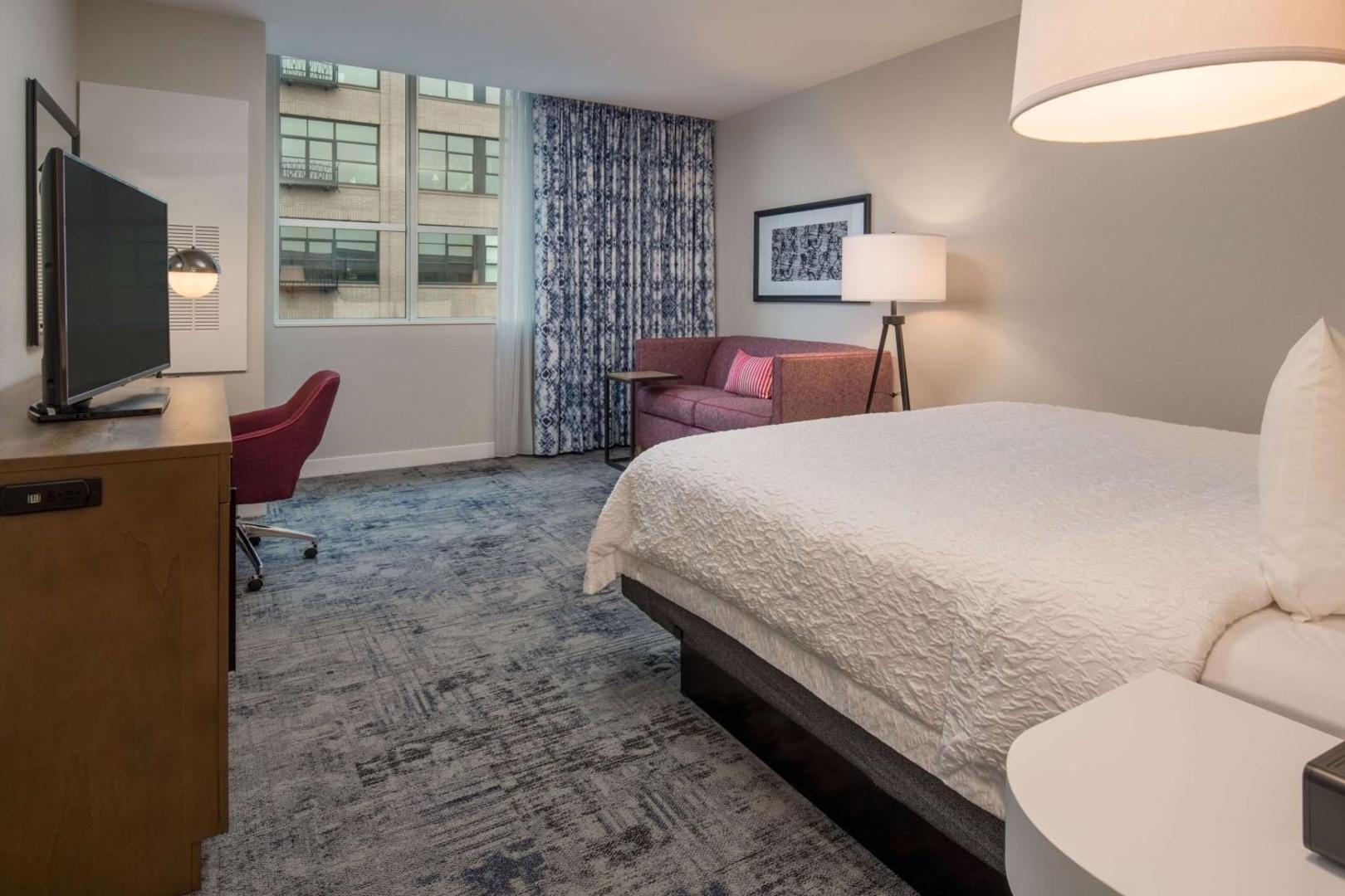 Hampton Inn & Suites by Hilton Portland-Pearl District Hampton Inn & Suites by Hilton Portland-Pearl District