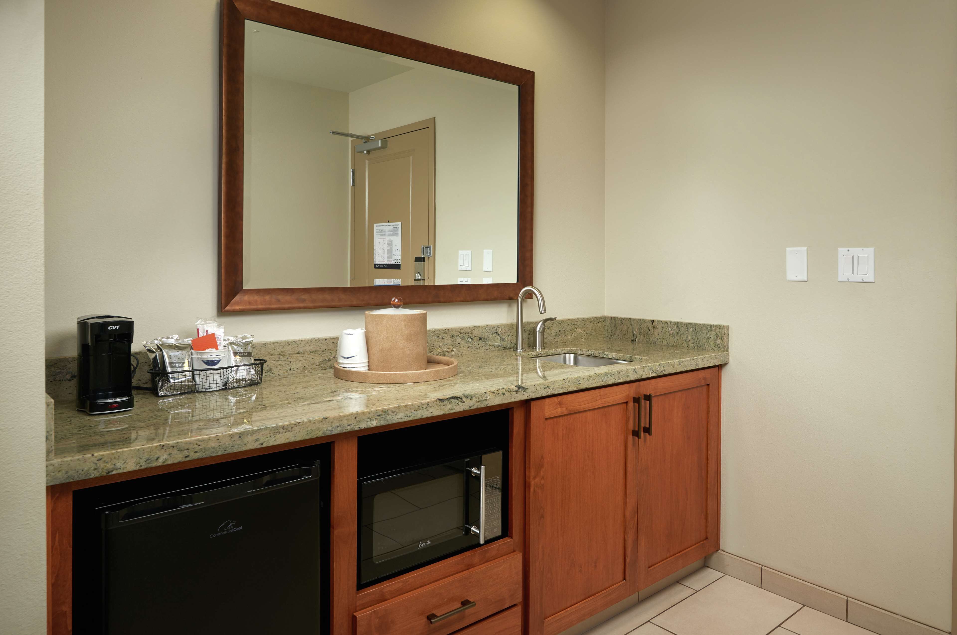 Hampton Inn & Suites Salem Hampton Inn & Suites Salem