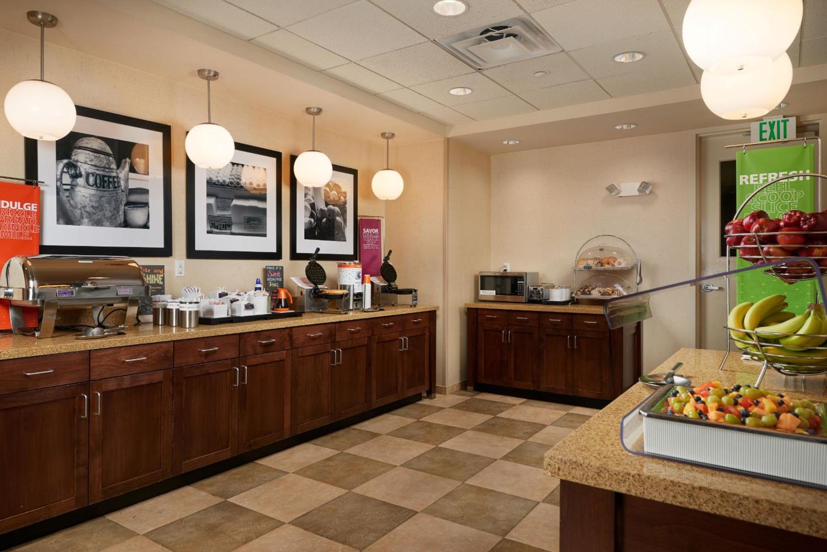 Hampton Inn & Suites Salem Hampton Inn & Suites Salem
