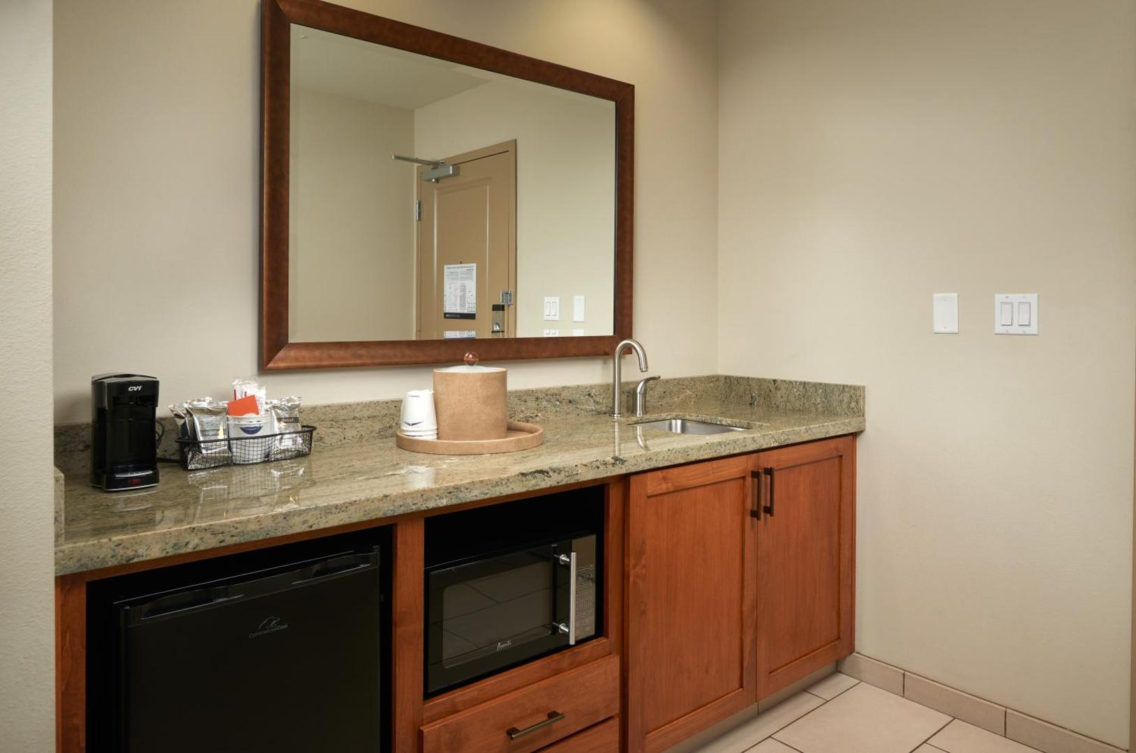 Hampton Inn & Suites Salem Hampton Inn & Suites Salem