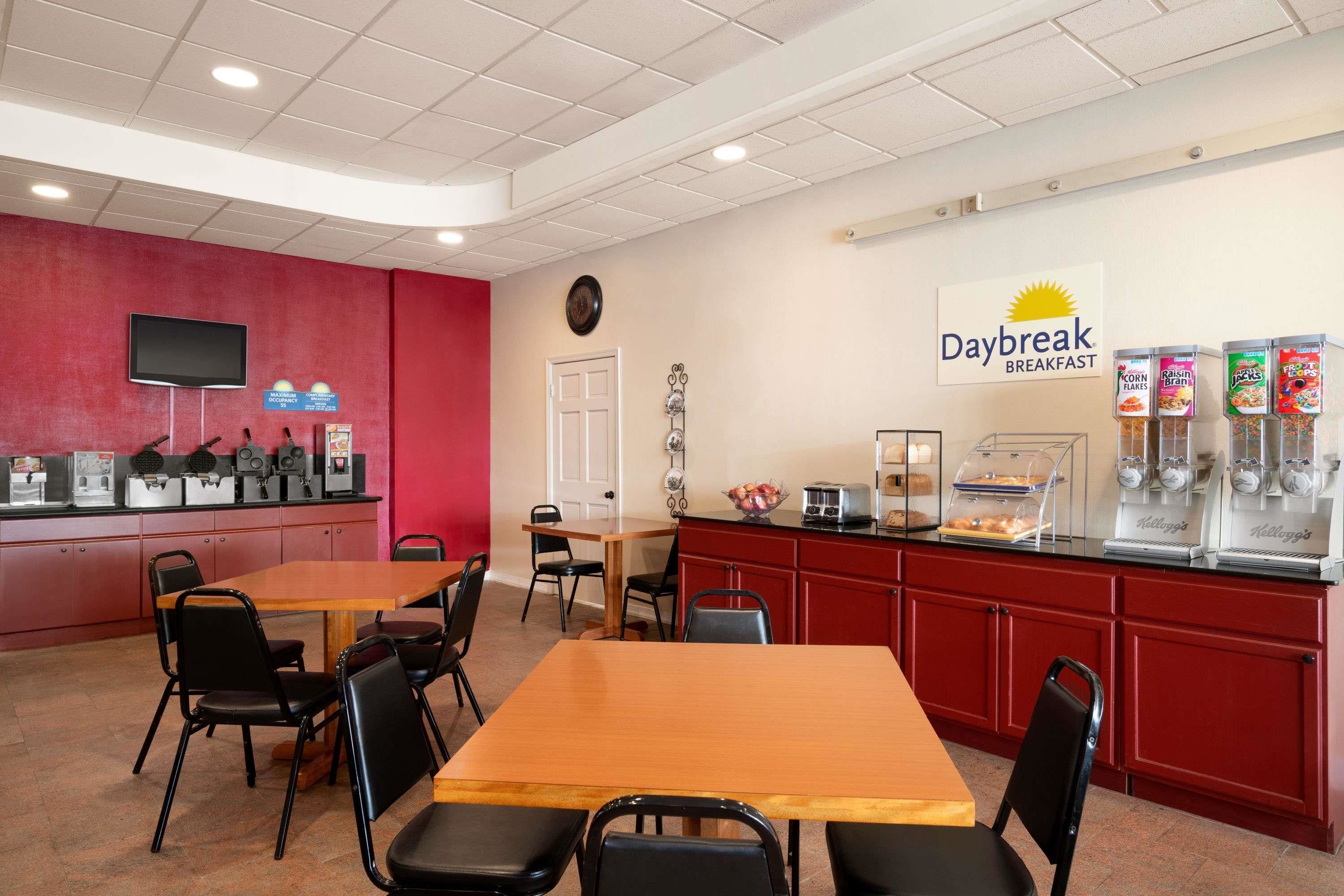 Days Hotel by Wyndham Allentown Airport / Lehigh Valley