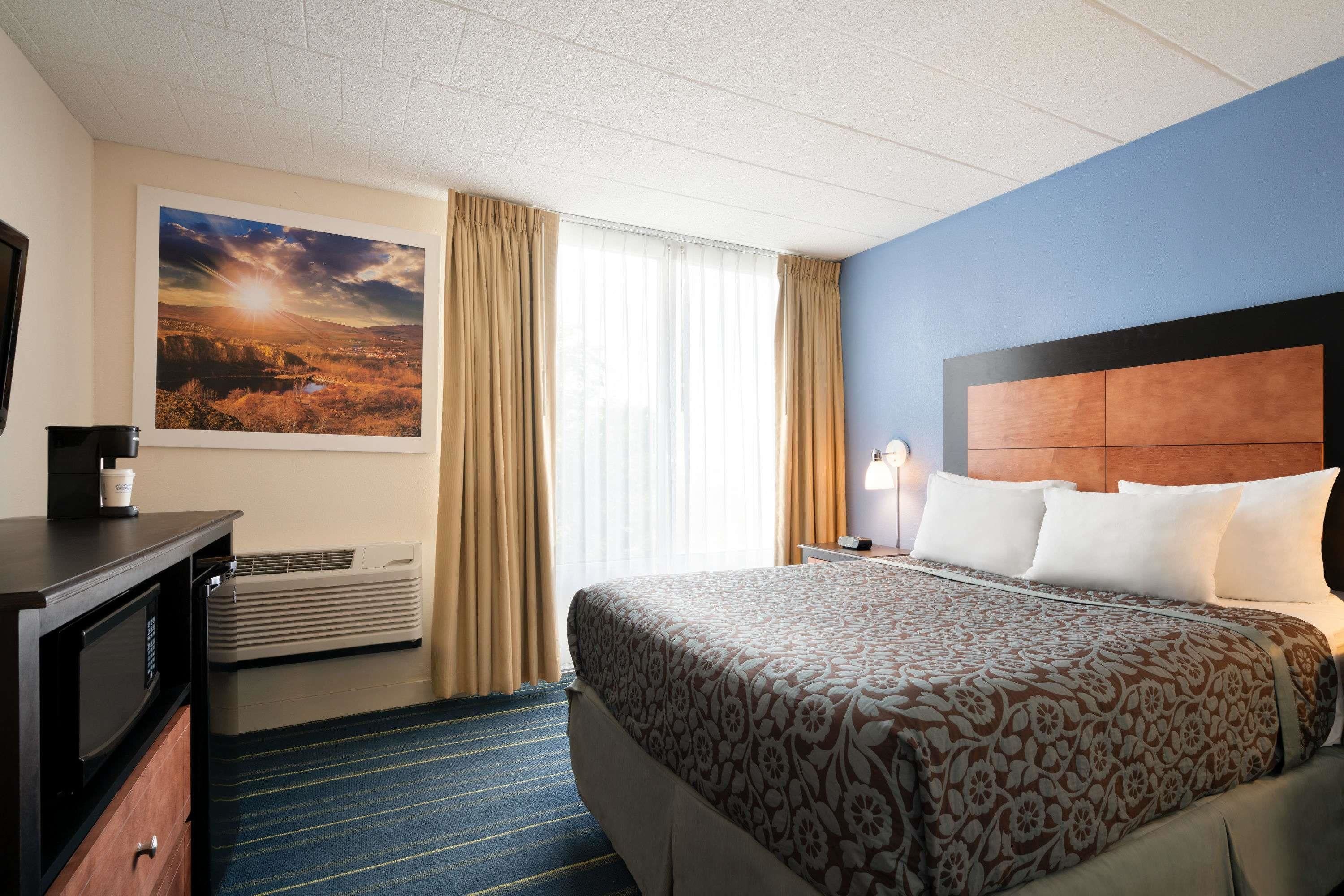 Days Hotel by Wyndham Allentown Airport / Lehigh Valley