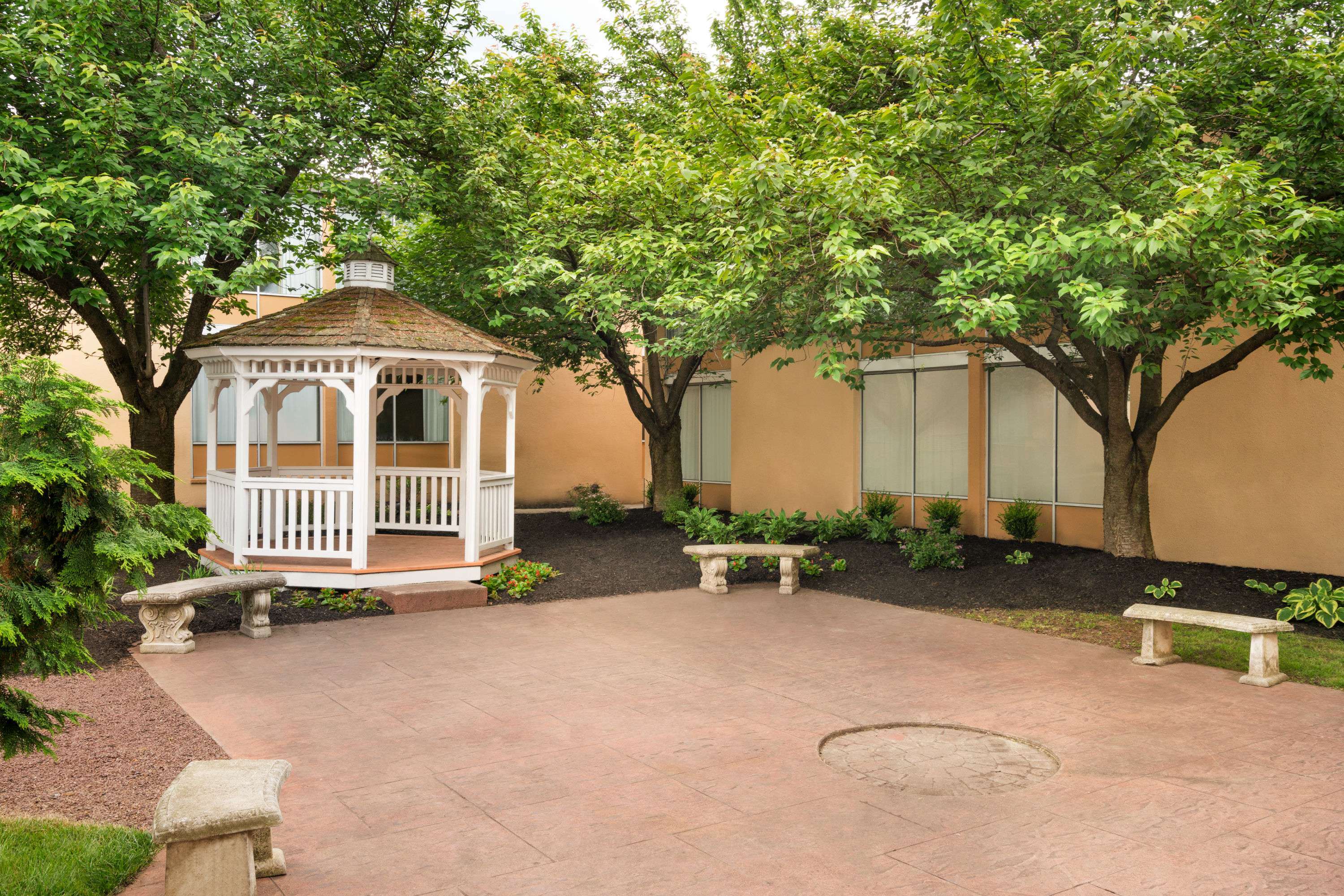 Days Hotel by Wyndham Allentown Airport / Lehigh Valley