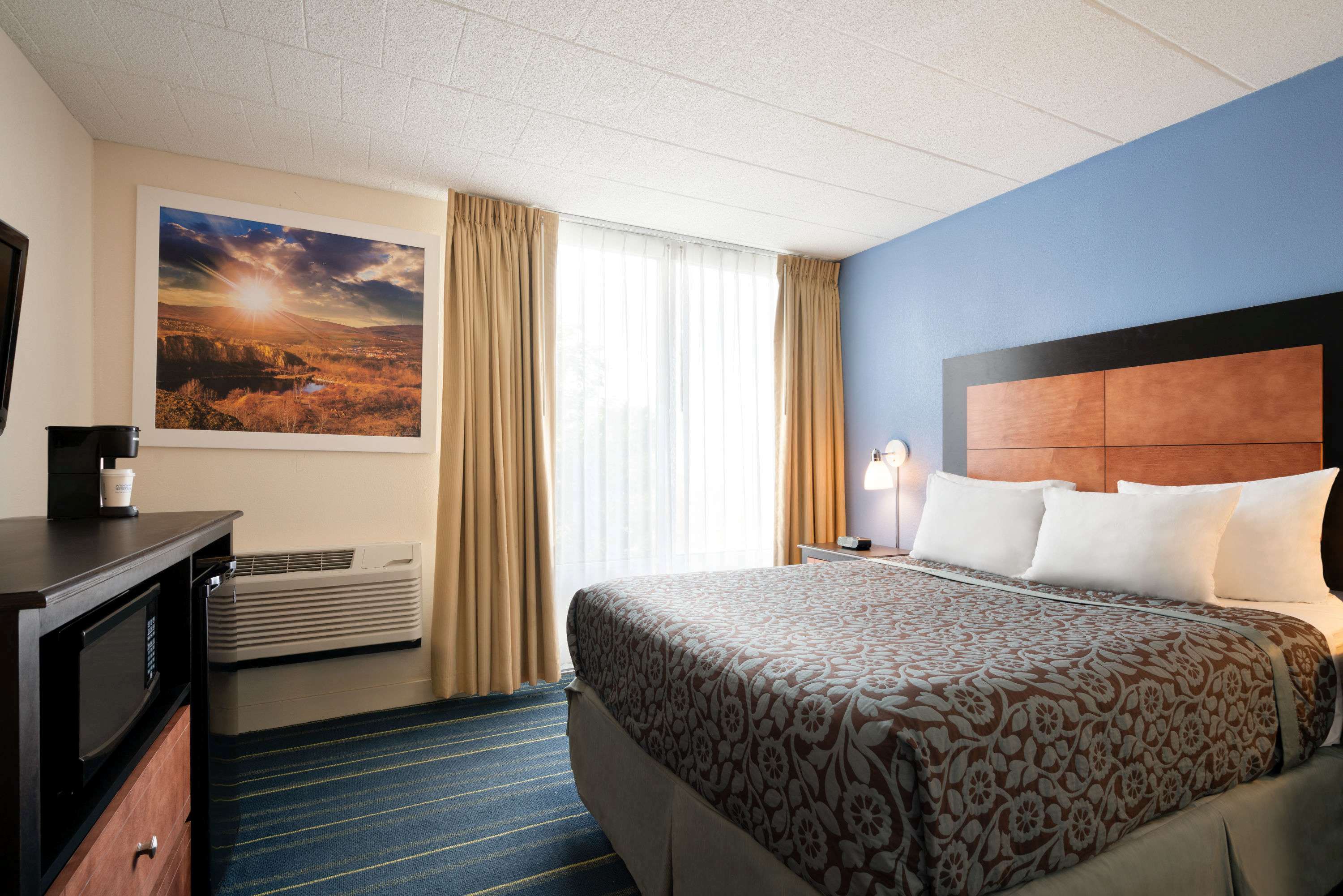 Days Hotel by Wyndham Allentown Airport / Lehigh Valley