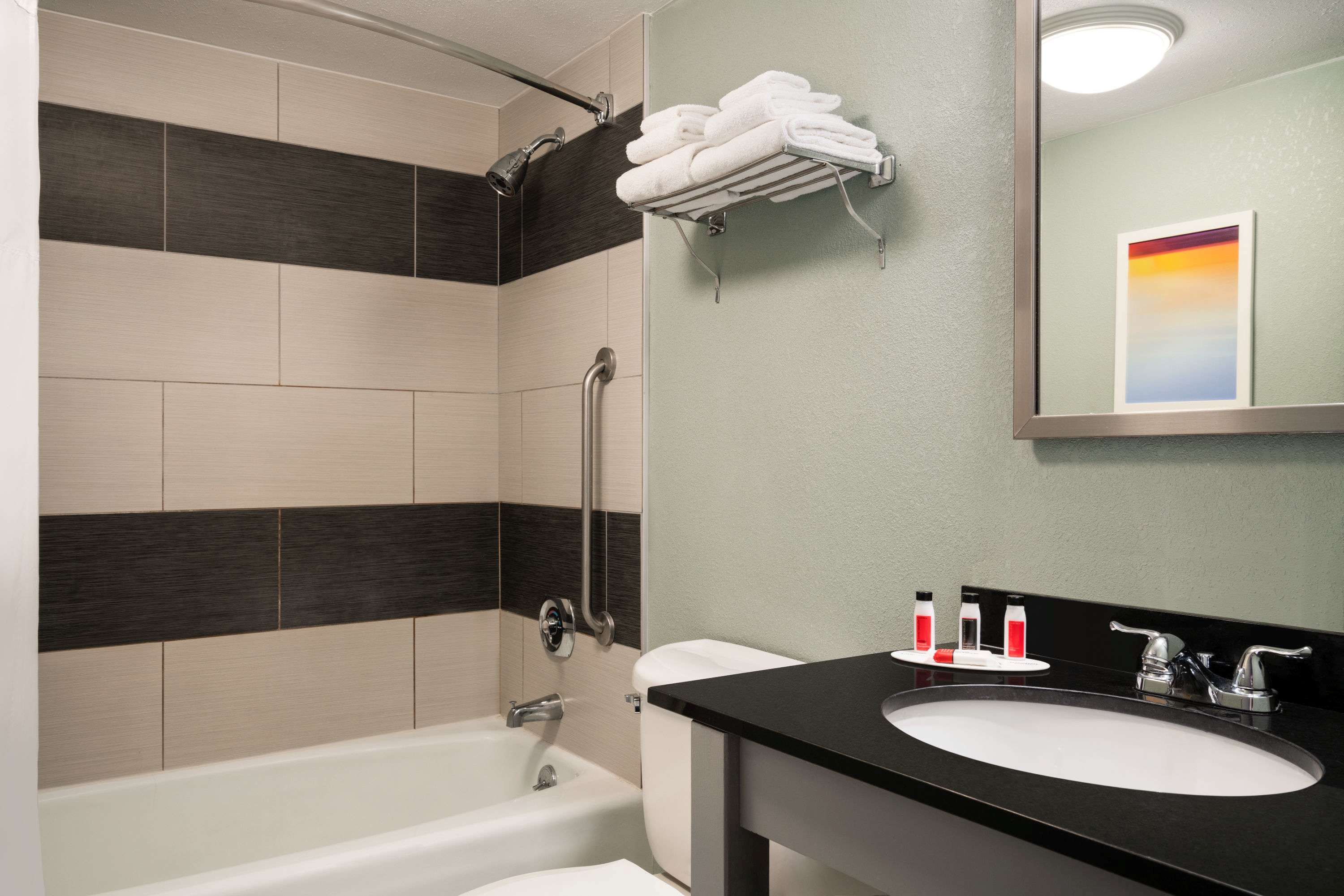 Days Hotel by Wyndham Allentown Airport / Lehigh Valley