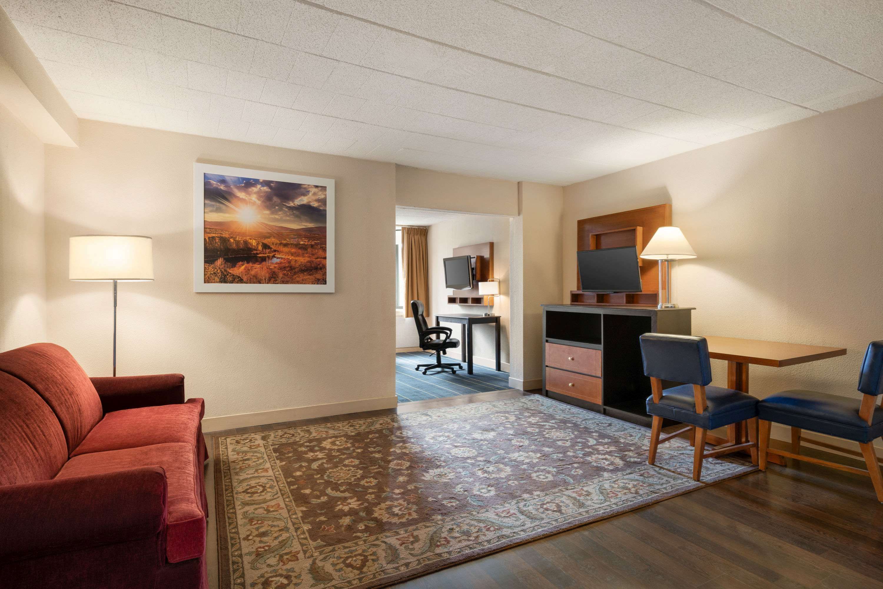 Days Hotel by Wyndham Allentown Airport / Lehigh Valley