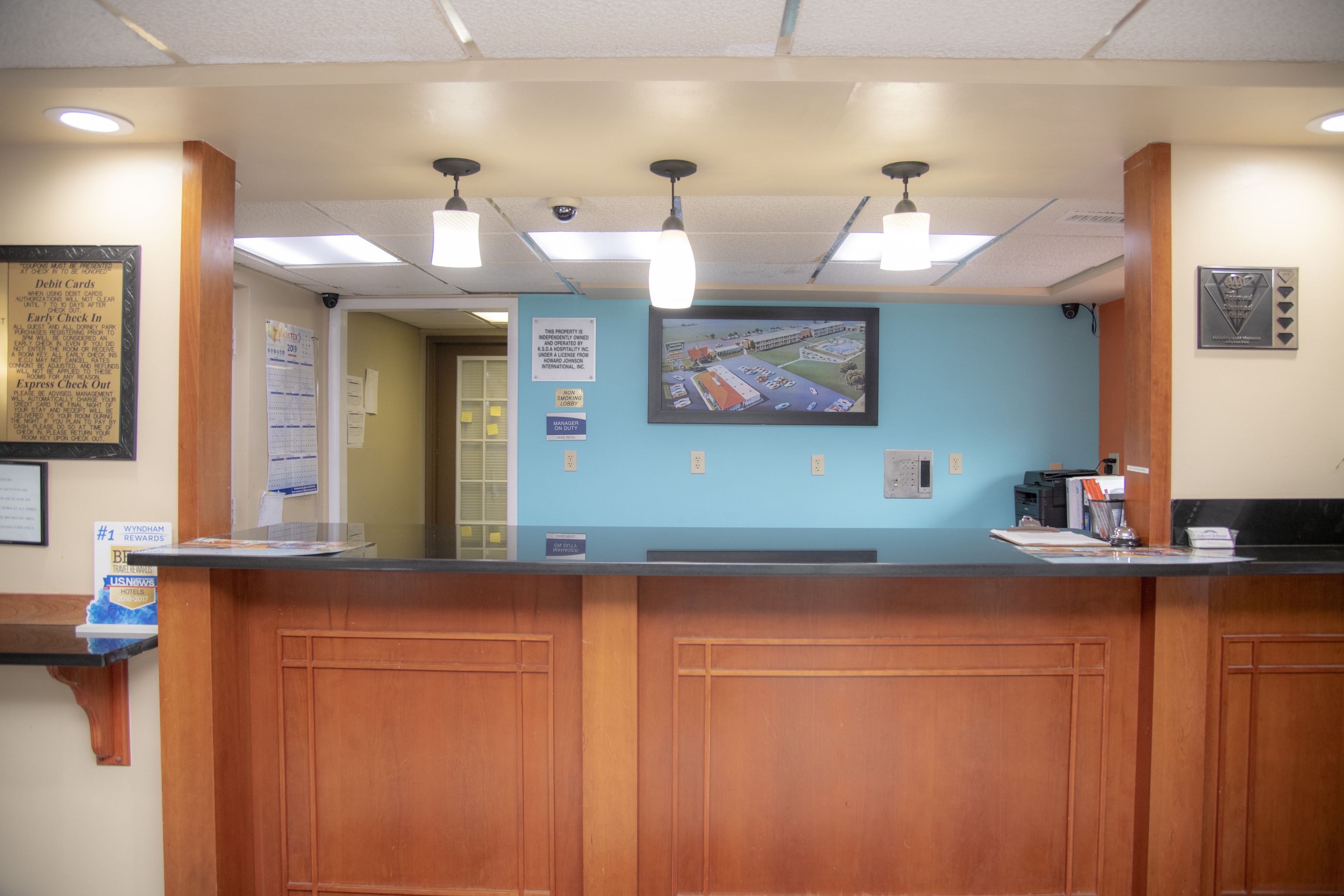 Howard Johnson by Wyndham Allentown/Dorney Hotel & Suites Howard Johnson by Wyndham Allentown/Dorney Hotel & Suites