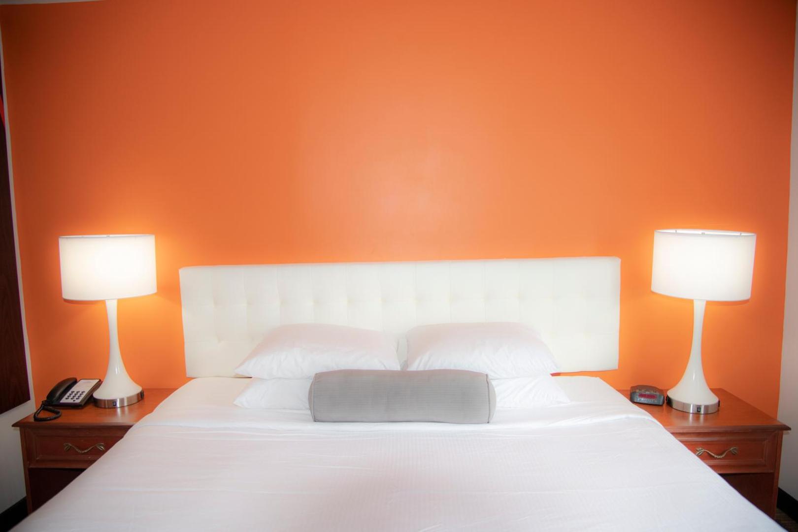 Howard Johnson by Wyndham Allentown/Dorney Hotel & Suites Howard Johnson by Wyndham Allentown/Dorney Hotel & Suites