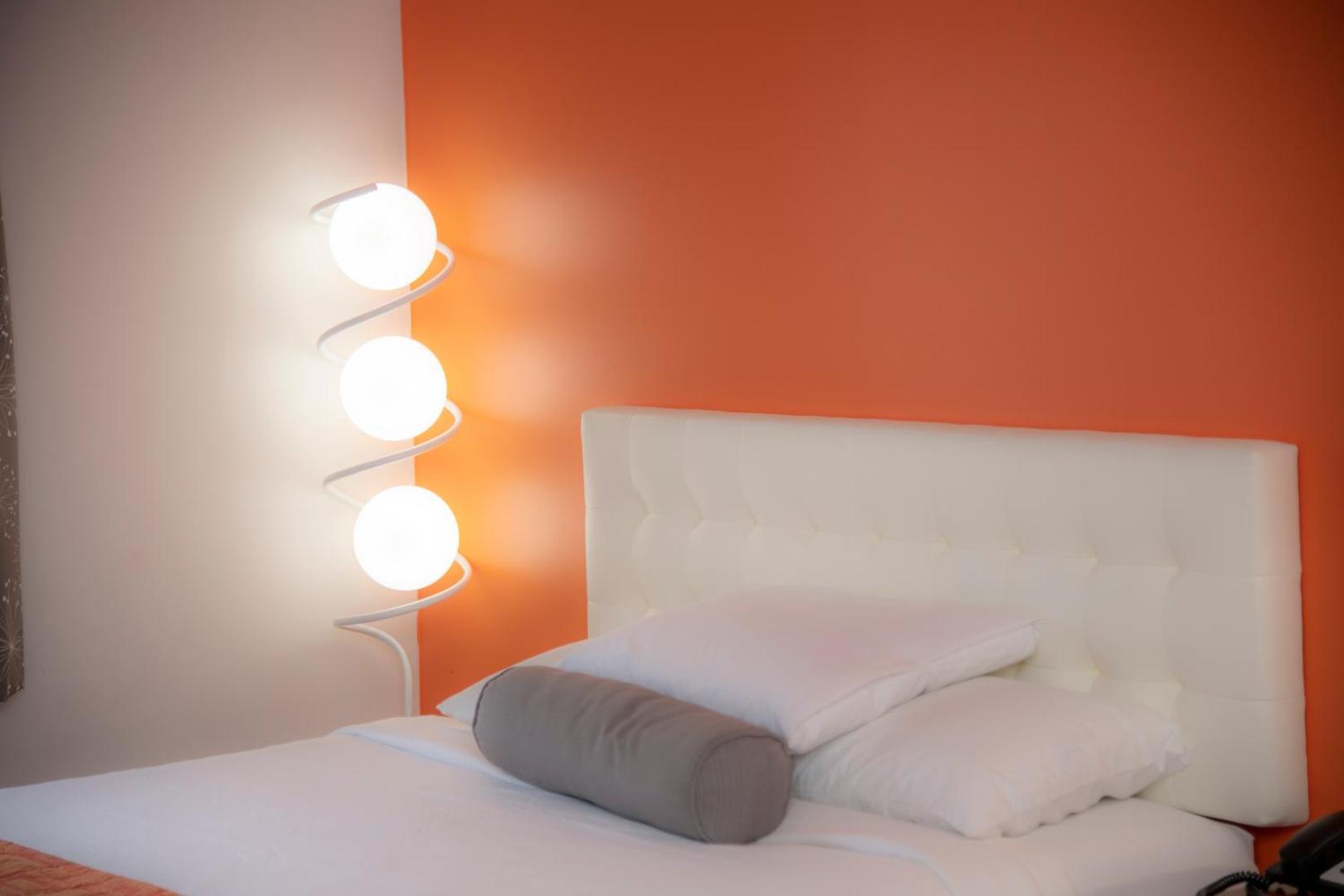 Howard Johnson by Wyndham Allentown/Dorney Hotel & Suites Howard Johnson by Wyndham Allentown/Dorney Hotel & Suites