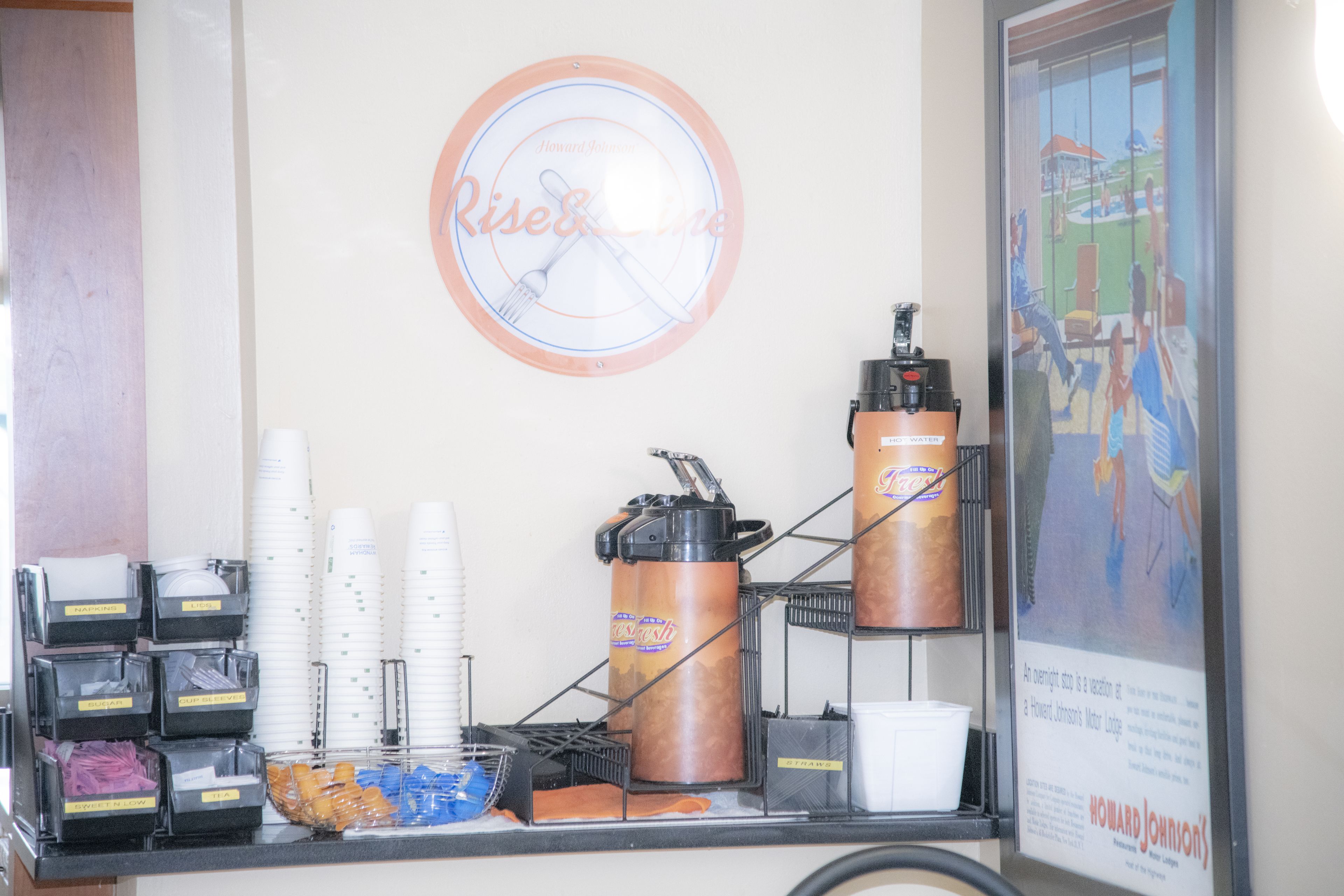 Howard Johnson by Wyndham Allentown/Dorney Hotel & Suites Howard Johnson by Wyndham Allentown/Dorney Hotel & Suites