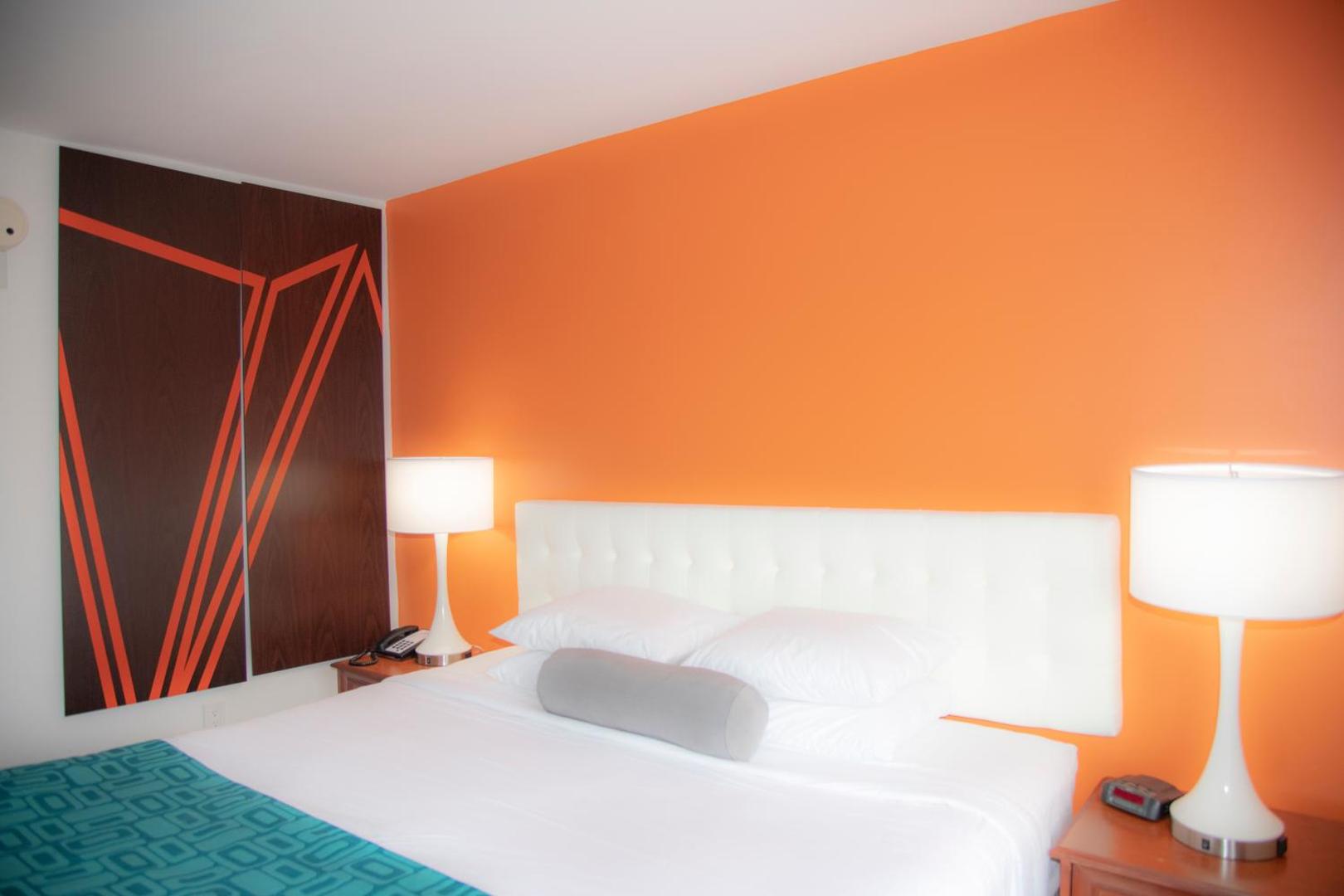 Howard Johnson by Wyndham Allentown/Dorney Hotel & Suites Howard Johnson by Wyndham Allentown/Dorney Hotel & Suites