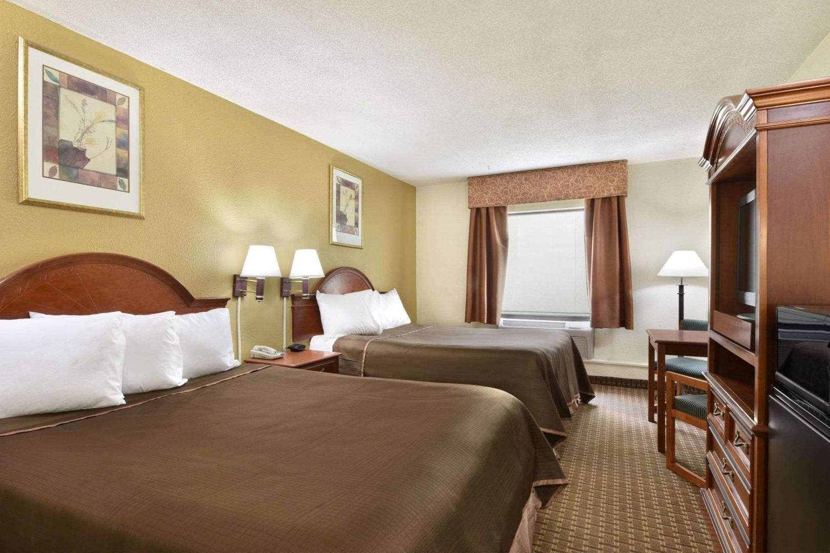 Howard Johnson by Wyndham Allentown/Dorney Hotel & Suites Howard Johnson by Wyndham Allentown/Dorney Hotel & Suites