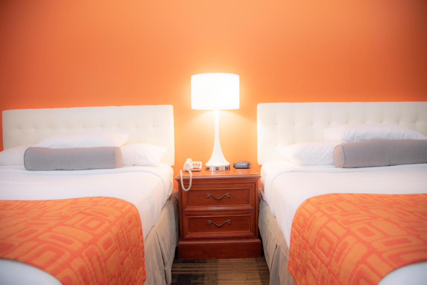 Howard Johnson by Wyndham Allentown/Dorney Hotel & Suites Howard Johnson by Wyndham Allentown/Dorney Hotel & Suites