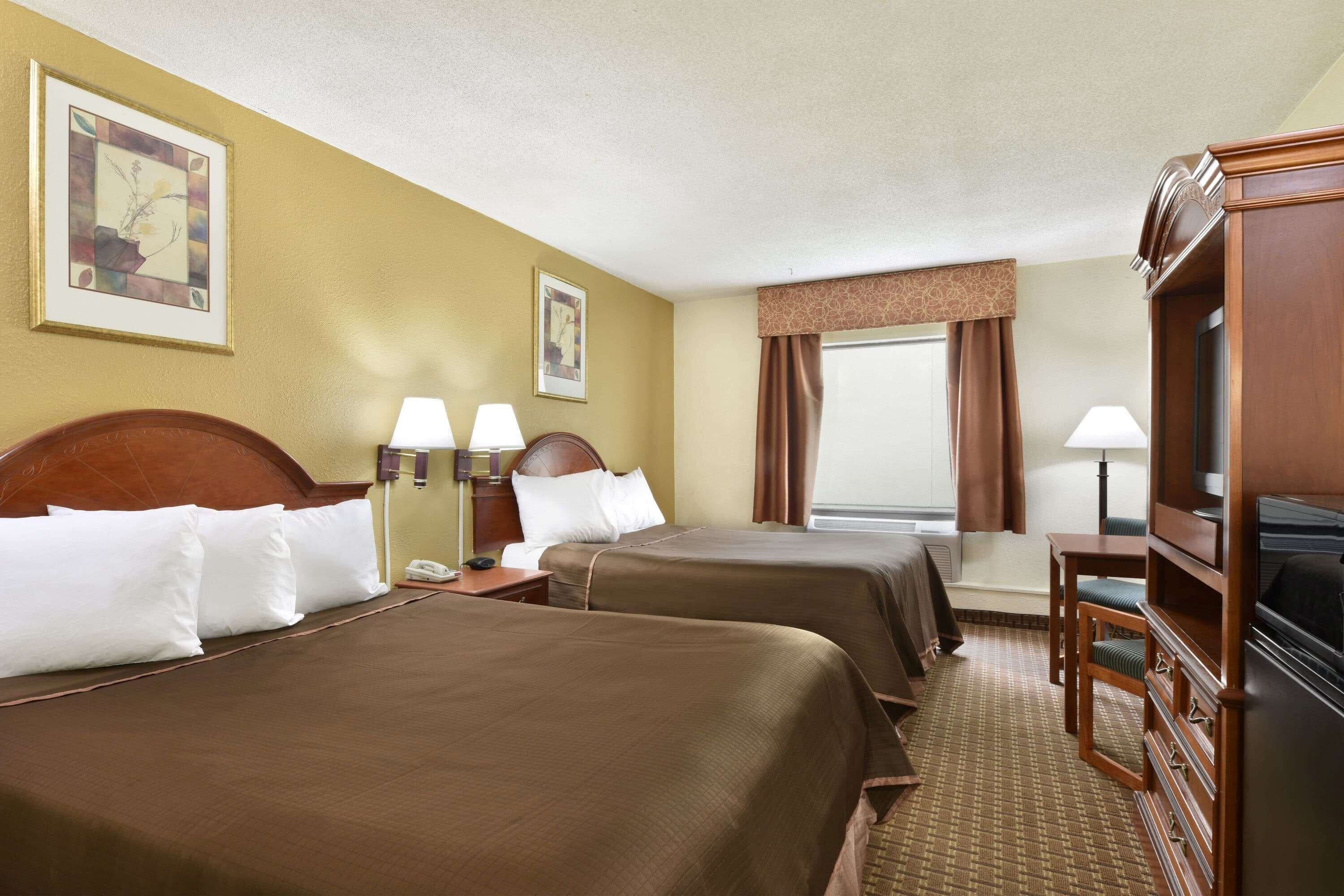 Howard Johnson by Wyndham Allentown/Dorney Hotel & Suites Howard Johnson by Wyndham Allentown/Dorney Hotel & Suites