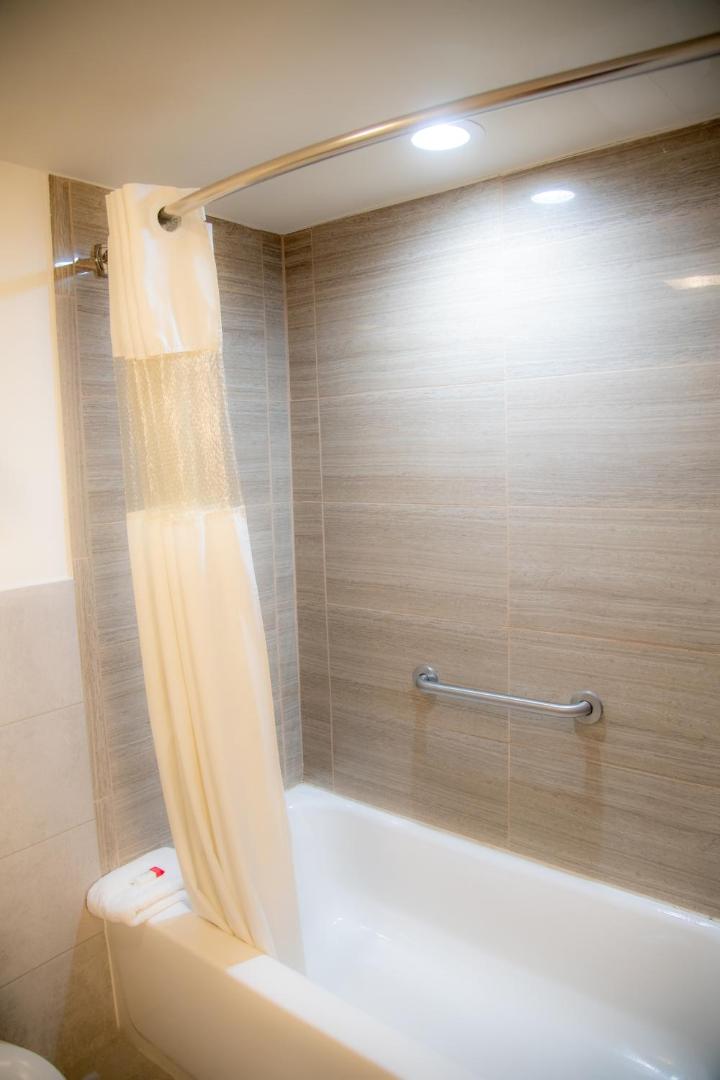 Howard Johnson by Wyndham Allentown/Dorney Hotel & Suites Howard Johnson by Wyndham Allentown/Dorney Hotel & Suites