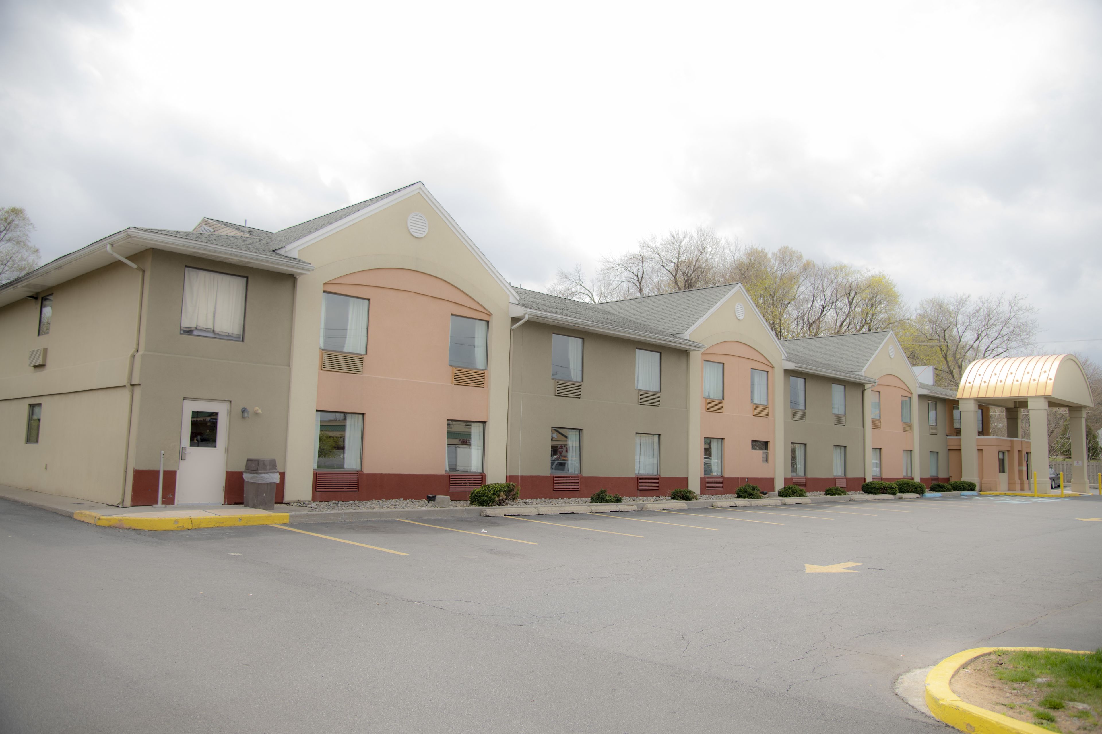 Howard Johnson by Wyndham Allentown/Dorney Hotel & Suites Howard Johnson by Wyndham Allentown/Dorney Hotel & Suites