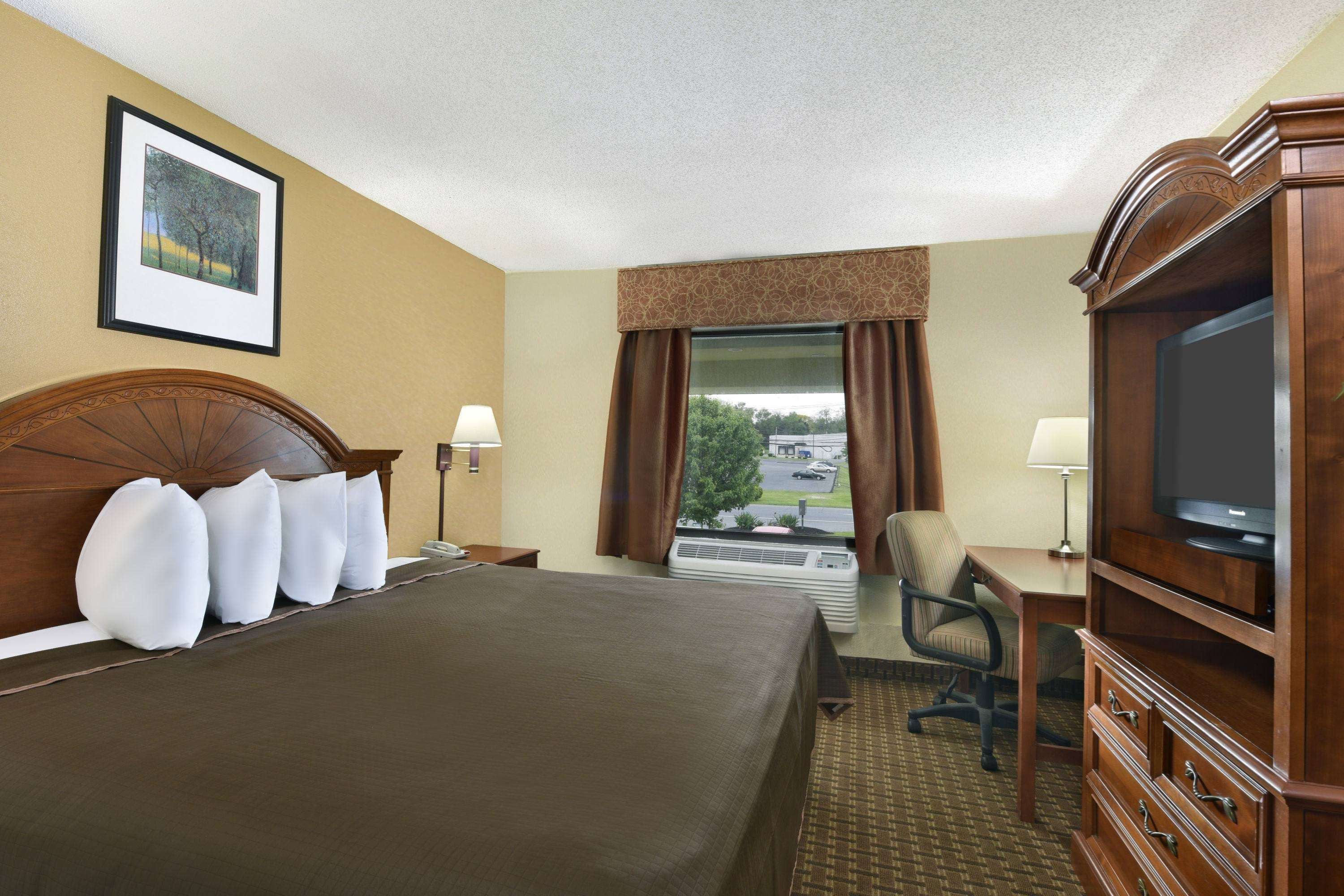 Howard Johnson by Wyndham Allentown/Dorney Hotel & Suites Howard Johnson by Wyndham Allentown/Dorney Hotel & Suites