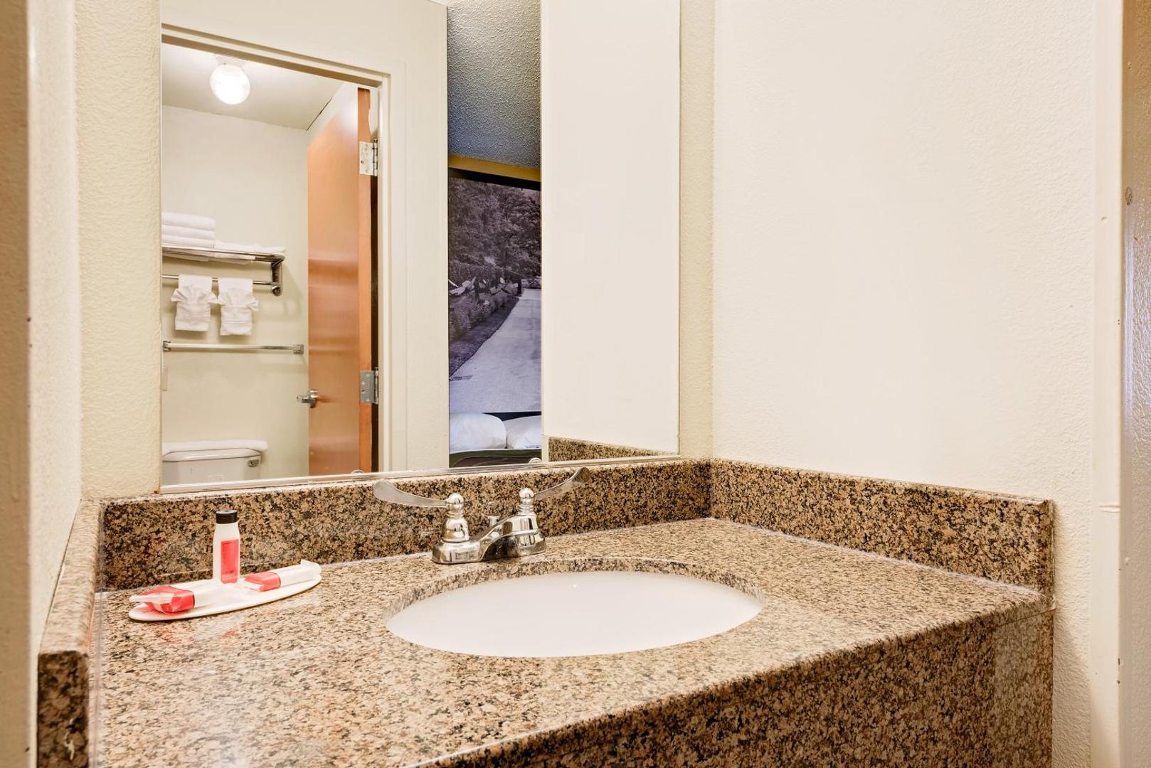 Super 8 by Wyndham Allentown Super 8 by Wyndham Allentown