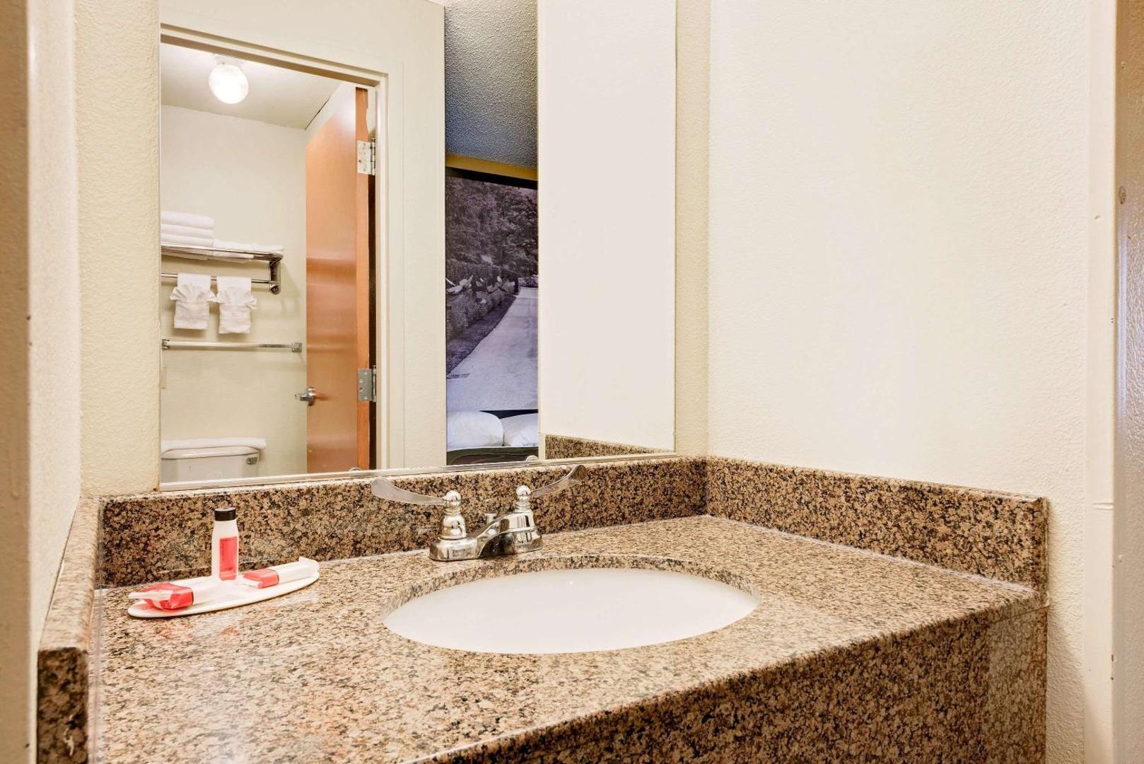 Super 8 by Wyndham Allentown Super 8 by Wyndham Allentown