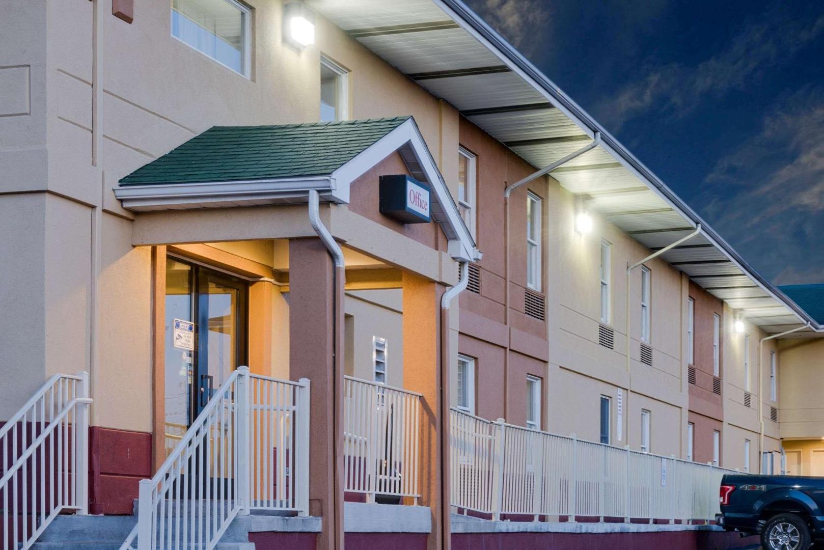 Super 8 by Wyndham Allentown Super 8 by Wyndham Allentown
