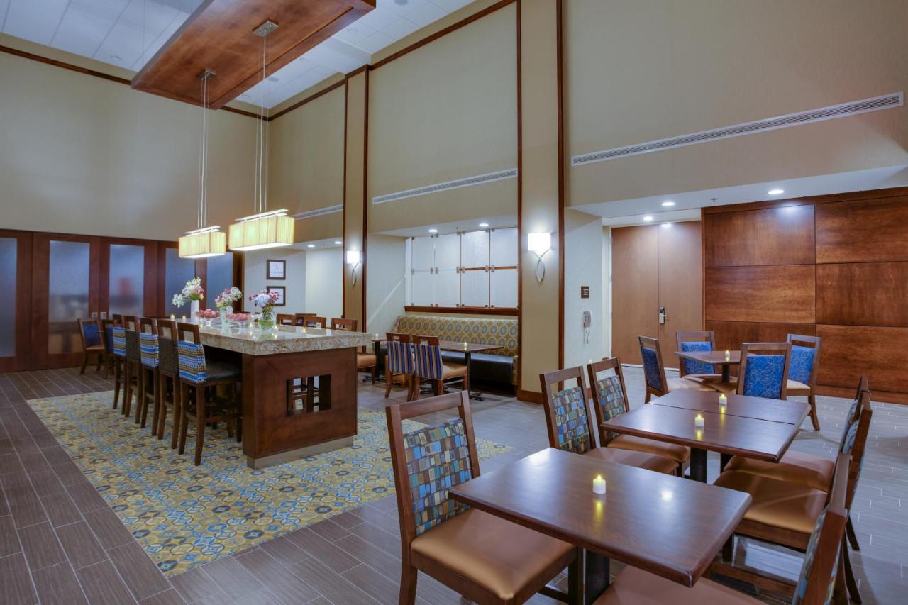 Hampton Inn & Suites Philadelphia/Bensalem Hampton Inn & Suites Philadelphia/Bensalem