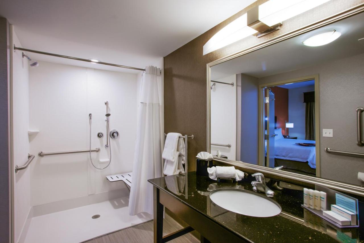 Hampton Inn & Suites Philadelphia/Bensalem Hampton Inn & Suites Philadelphia/Bensalem