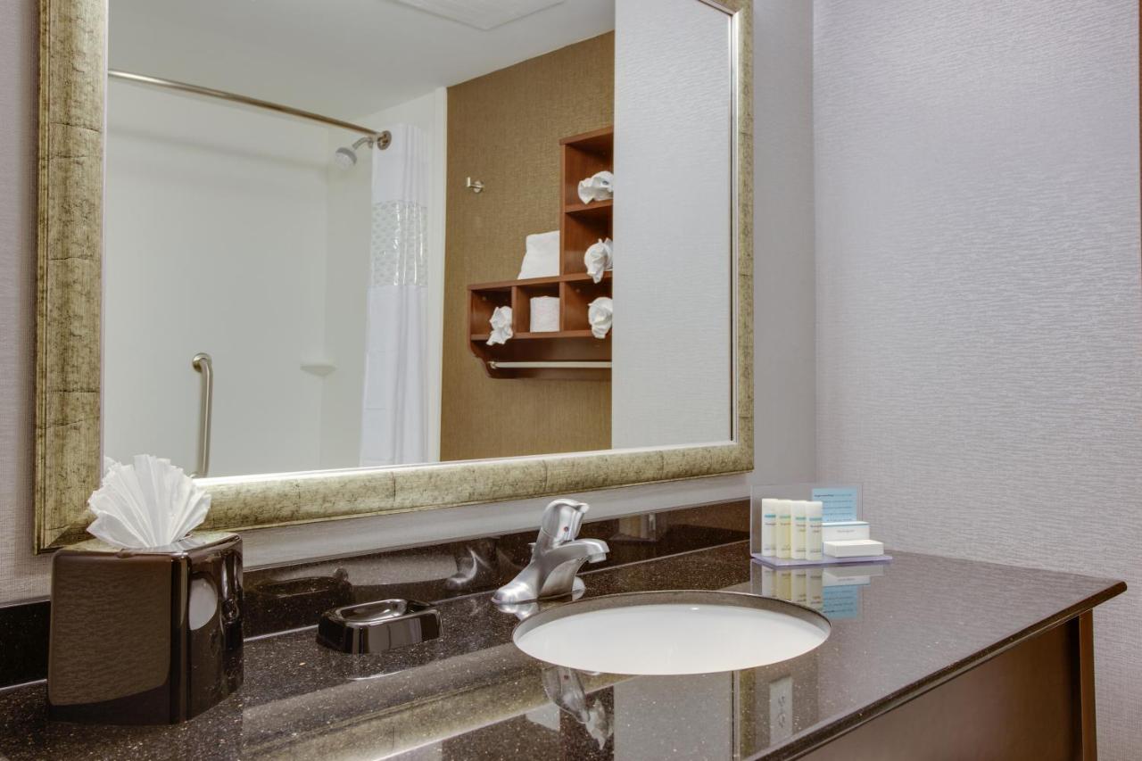 Hampton Inn & Suites Philadelphia/Bensalem Hampton Inn & Suites Philadelphia/Bensalem
