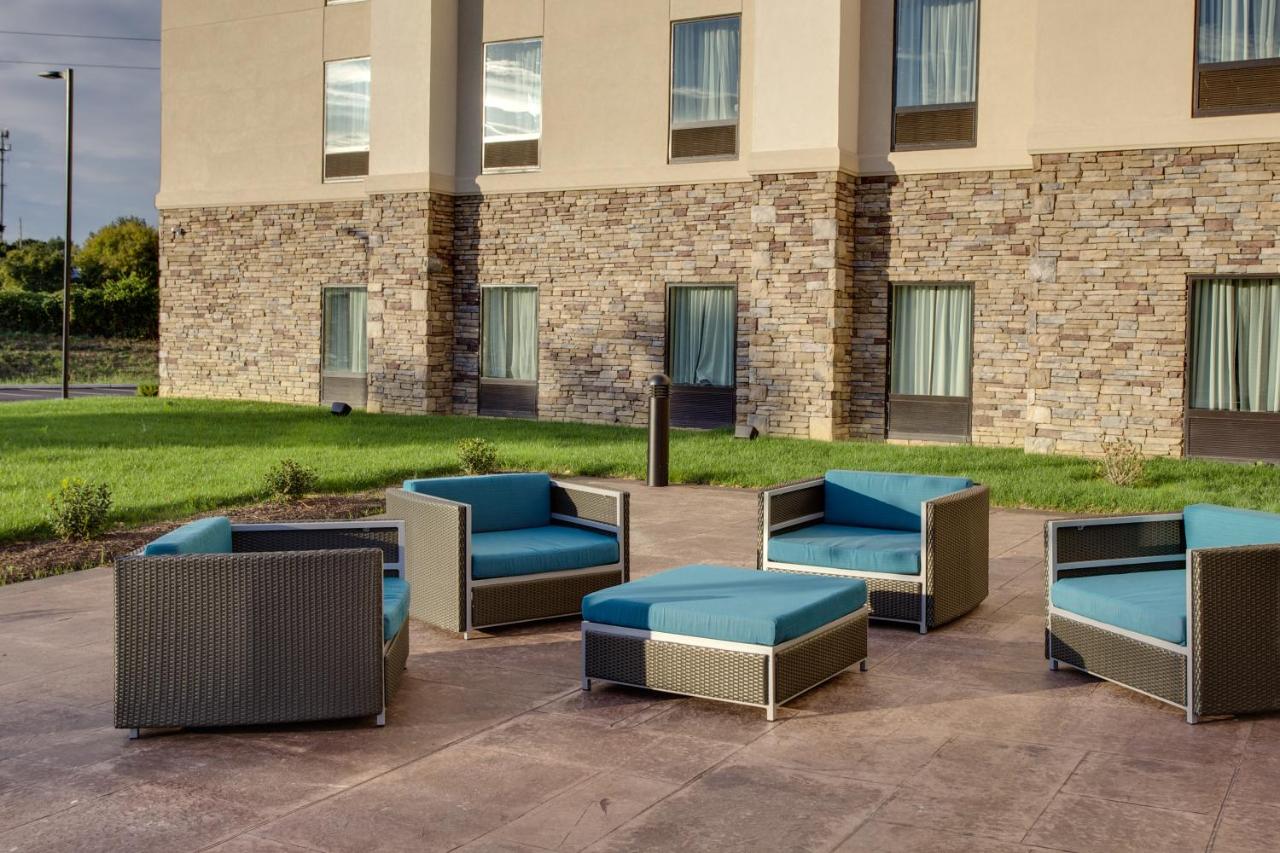 Hampton Inn & Suites Philadelphia/Bensalem Hampton Inn & Suites Philadelphia/Bensalem