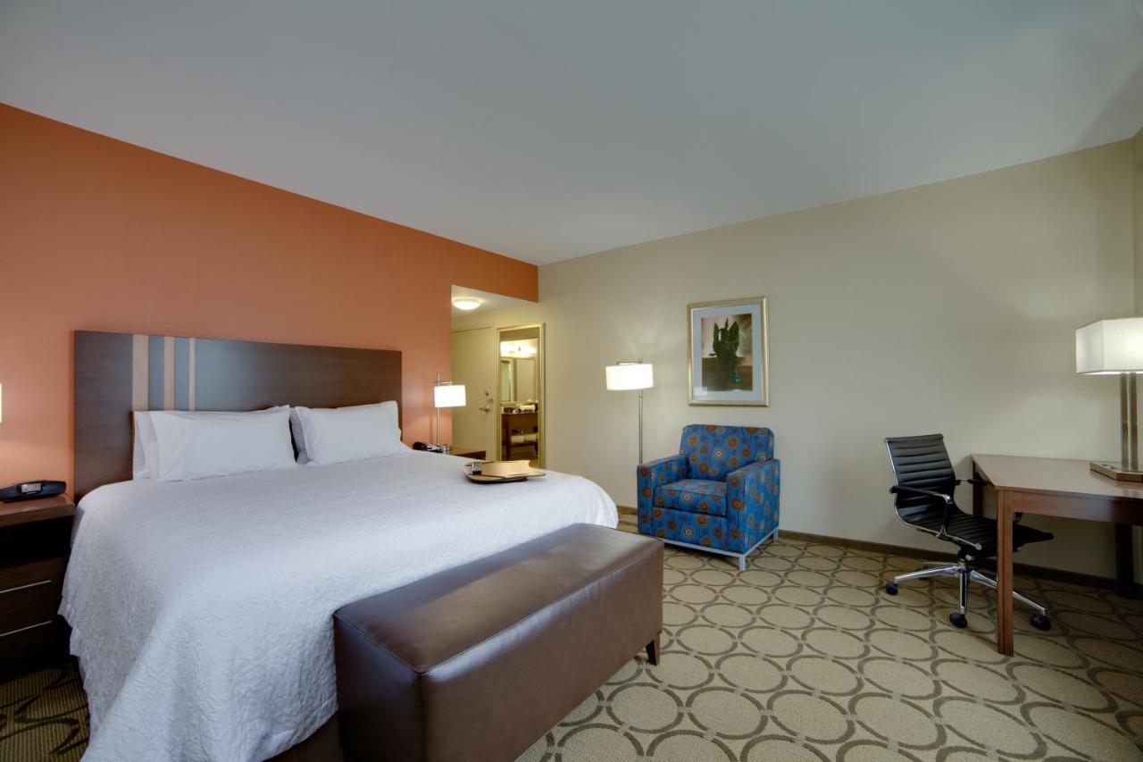 Hampton Inn & Suites Philadelphia/Bensalem Hampton Inn & Suites Philadelphia/Bensalem