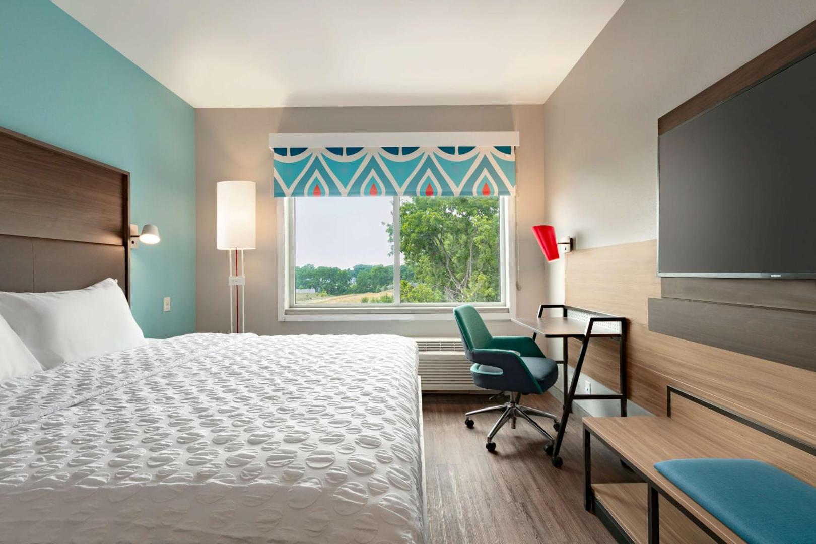 Tru by Hilton Easton