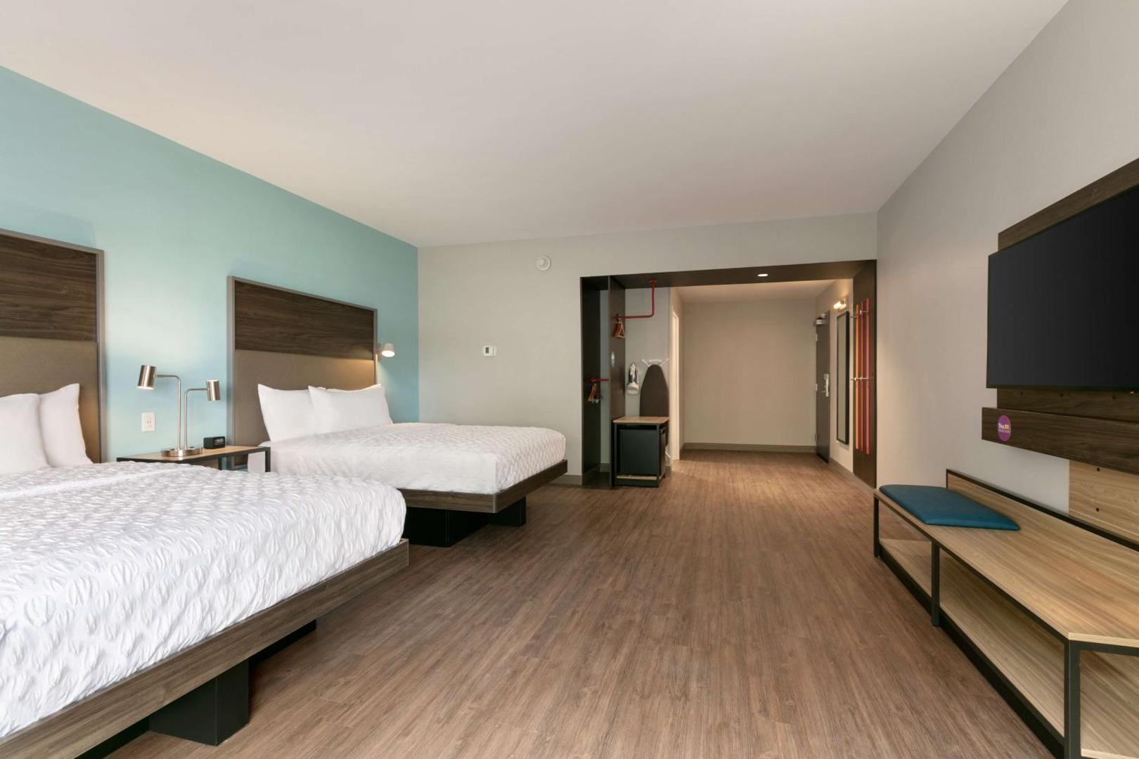 Tru by Hilton Easton