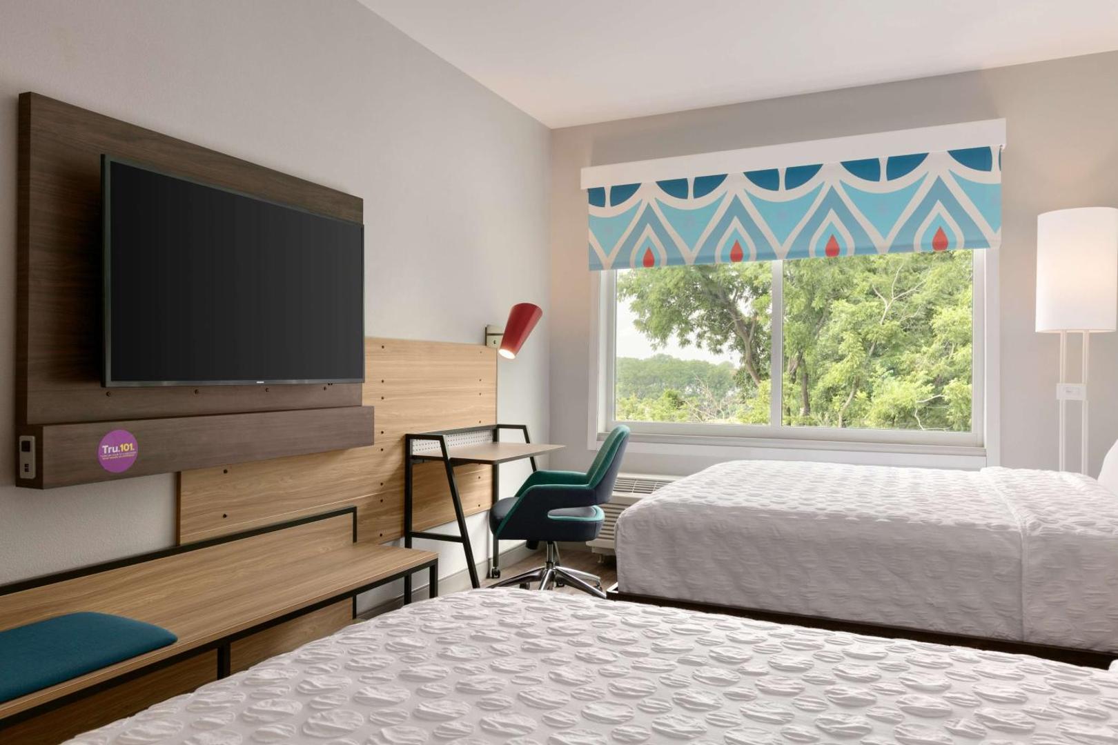 Tru by Hilton Easton