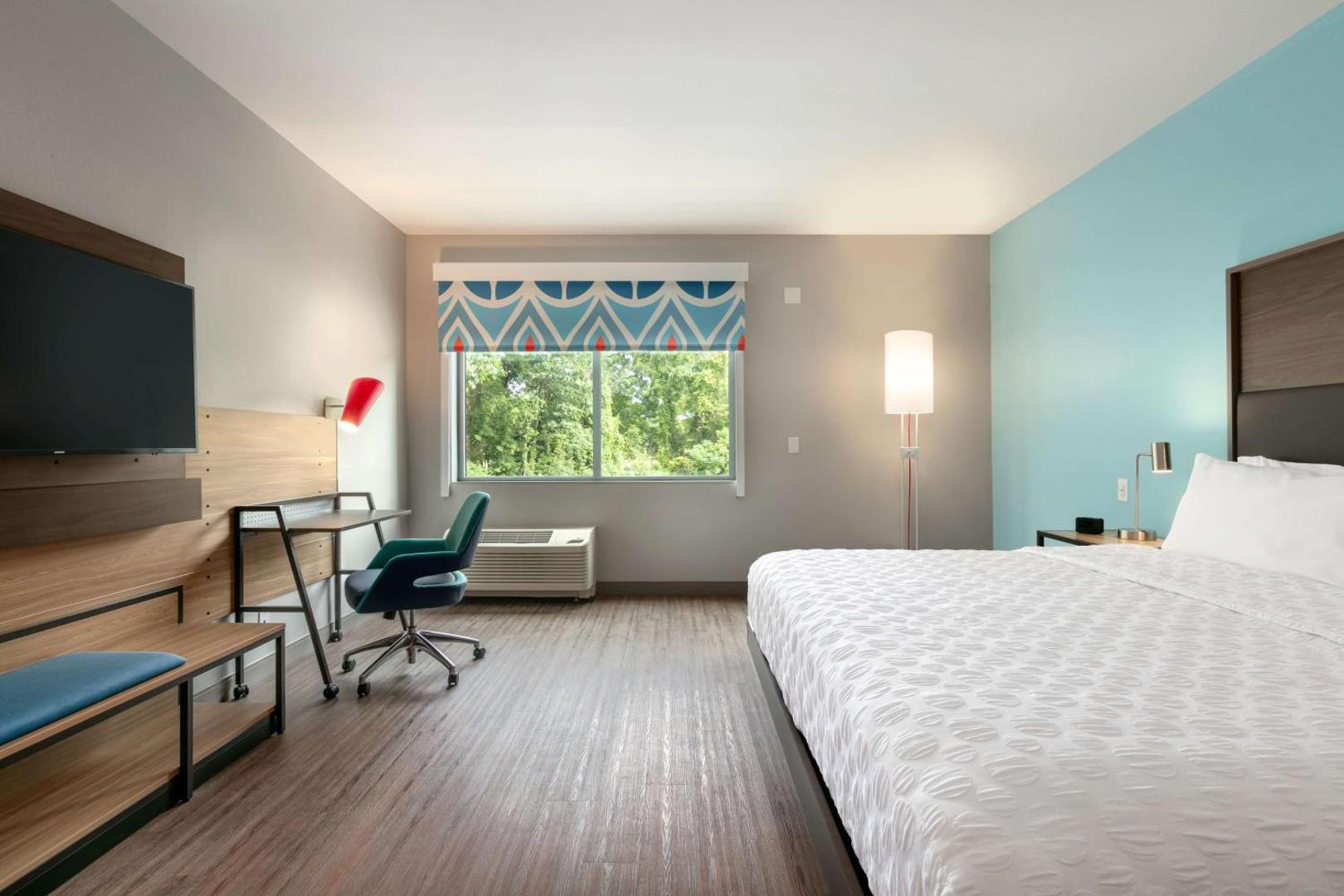 Tru by Hilton Easton