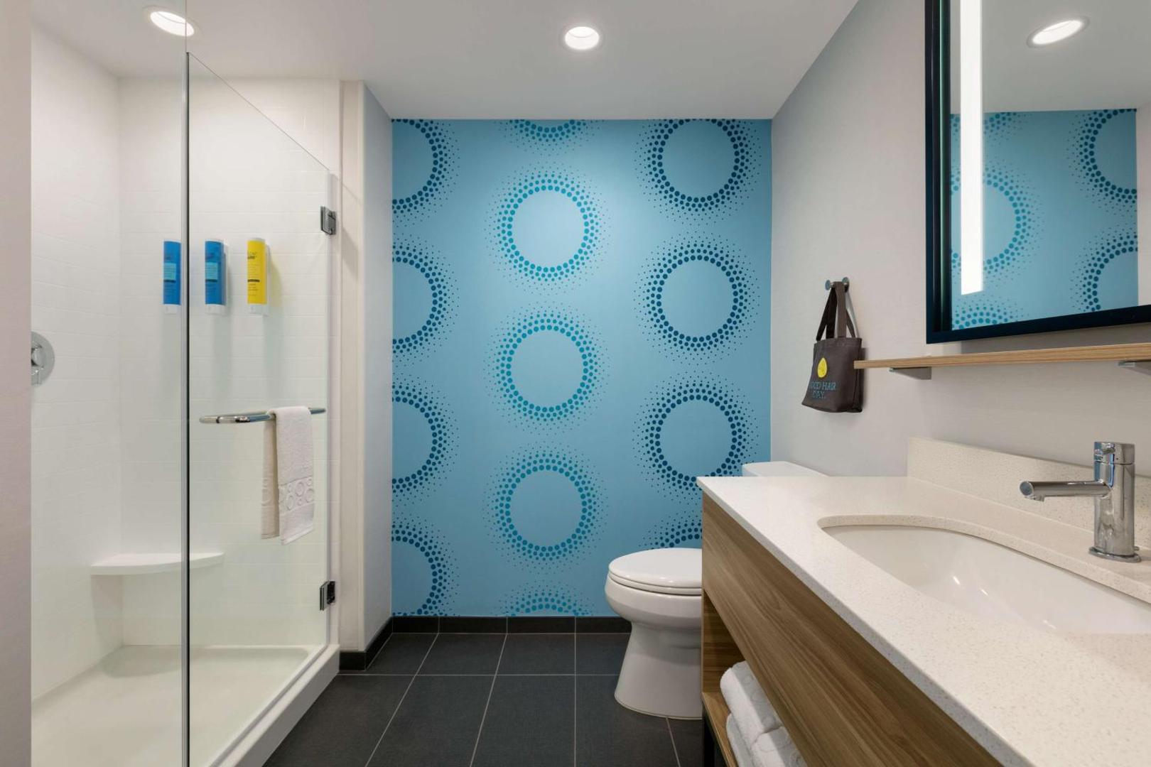 Tru by Hilton Easton