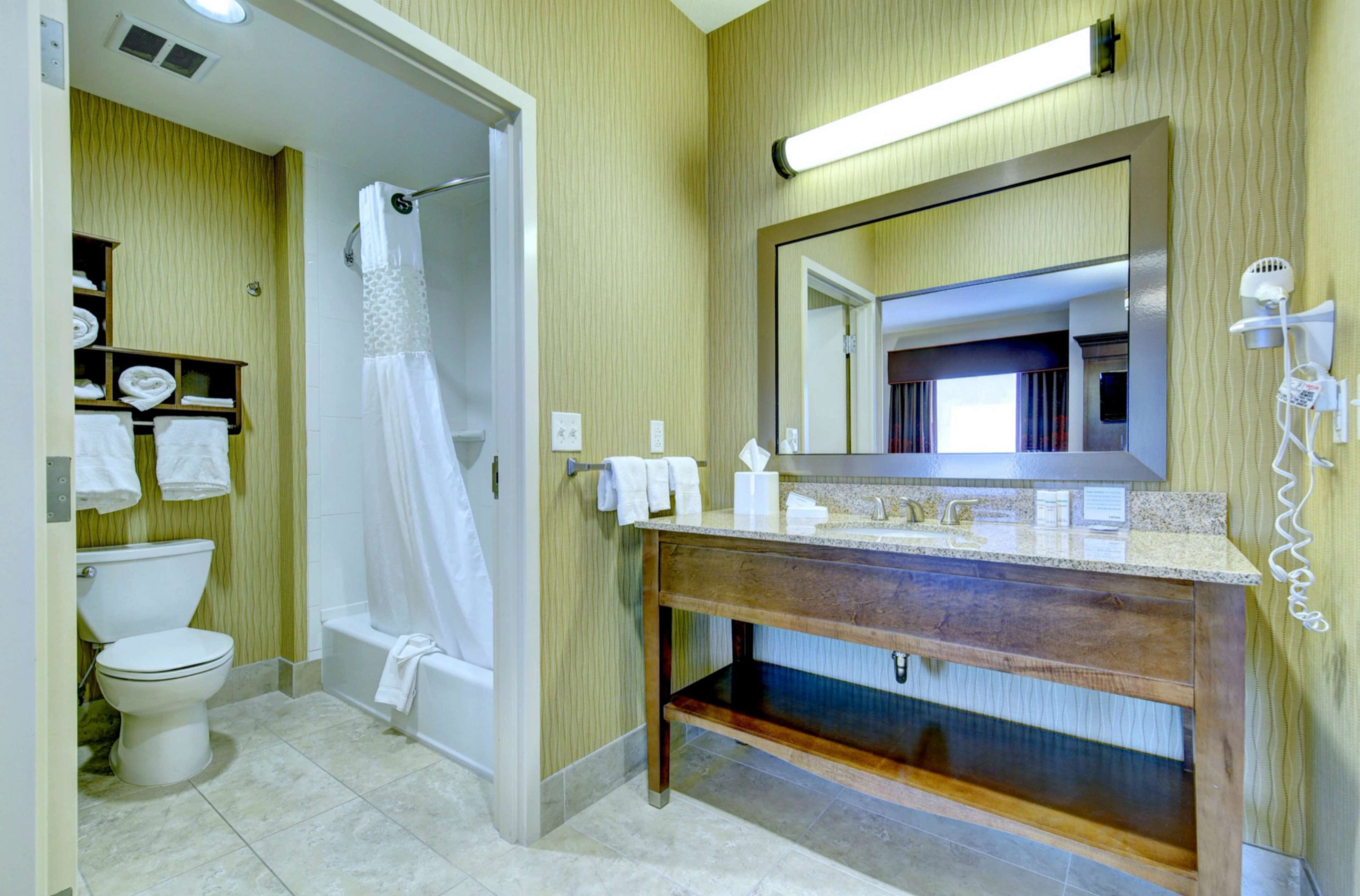 Hampton Inn & Suites Harrisburg/North Hampton Inn & Suites Harrisburg/North