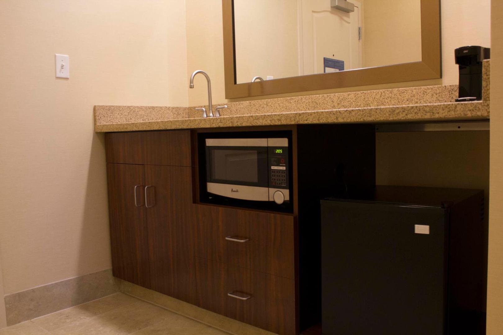 Hampton Inn & Suites Harrisburg/North Hampton Inn & Suites Harrisburg/North