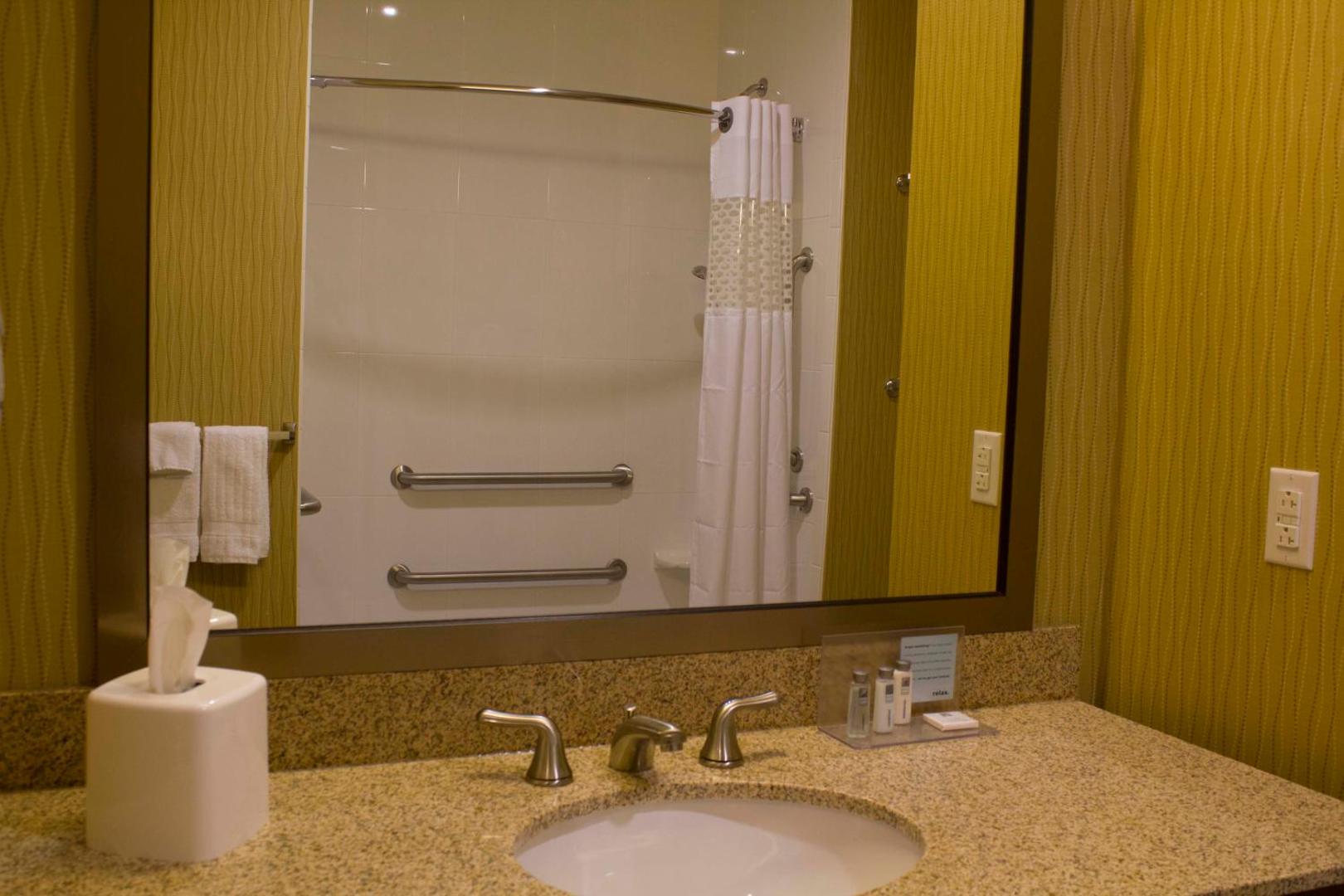 Hampton Inn & Suites Harrisburg/North Hampton Inn & Suites Harrisburg/North