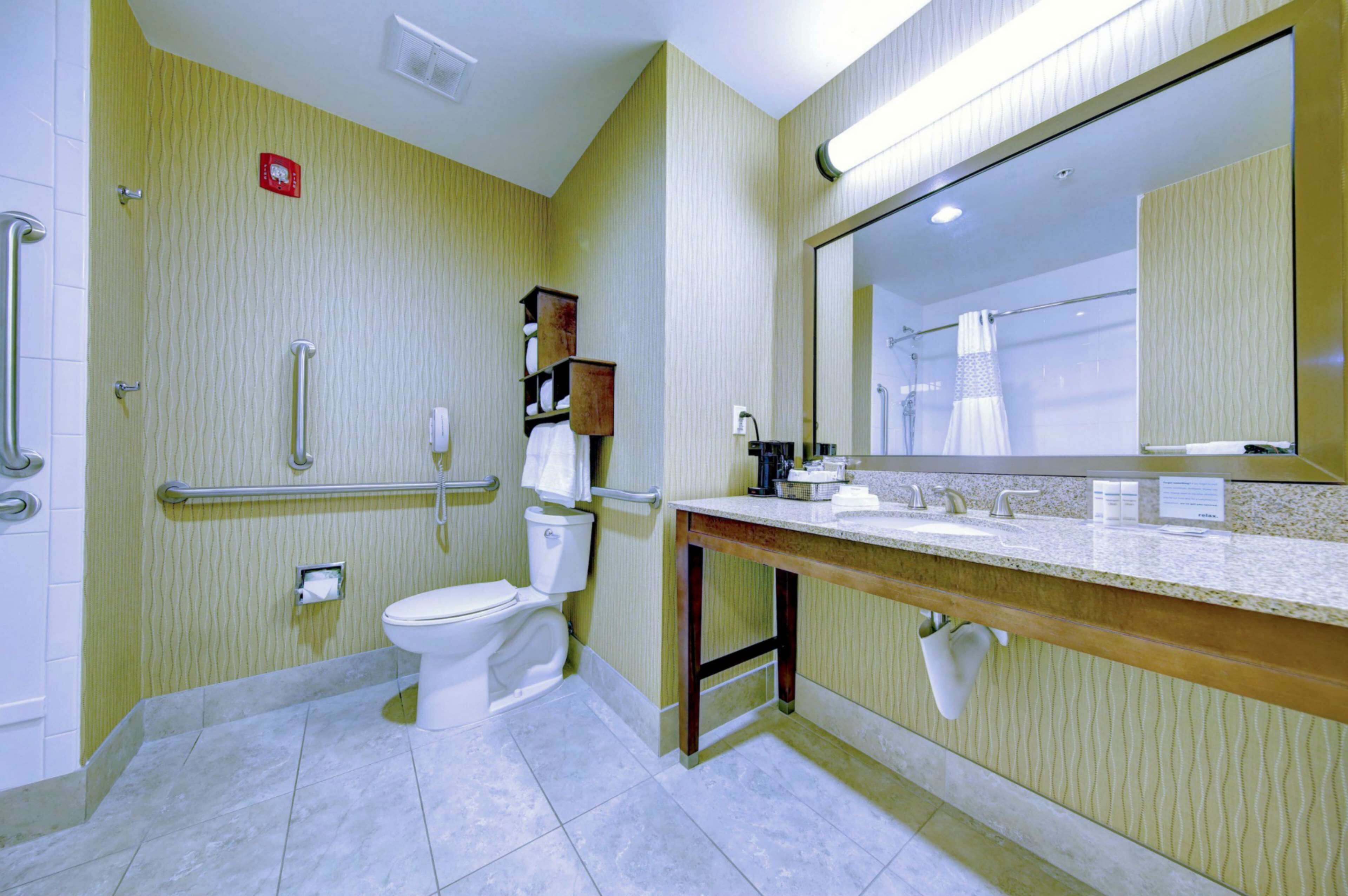 Hampton Inn & Suites Harrisburg/North Hampton Inn & Suites Harrisburg/North