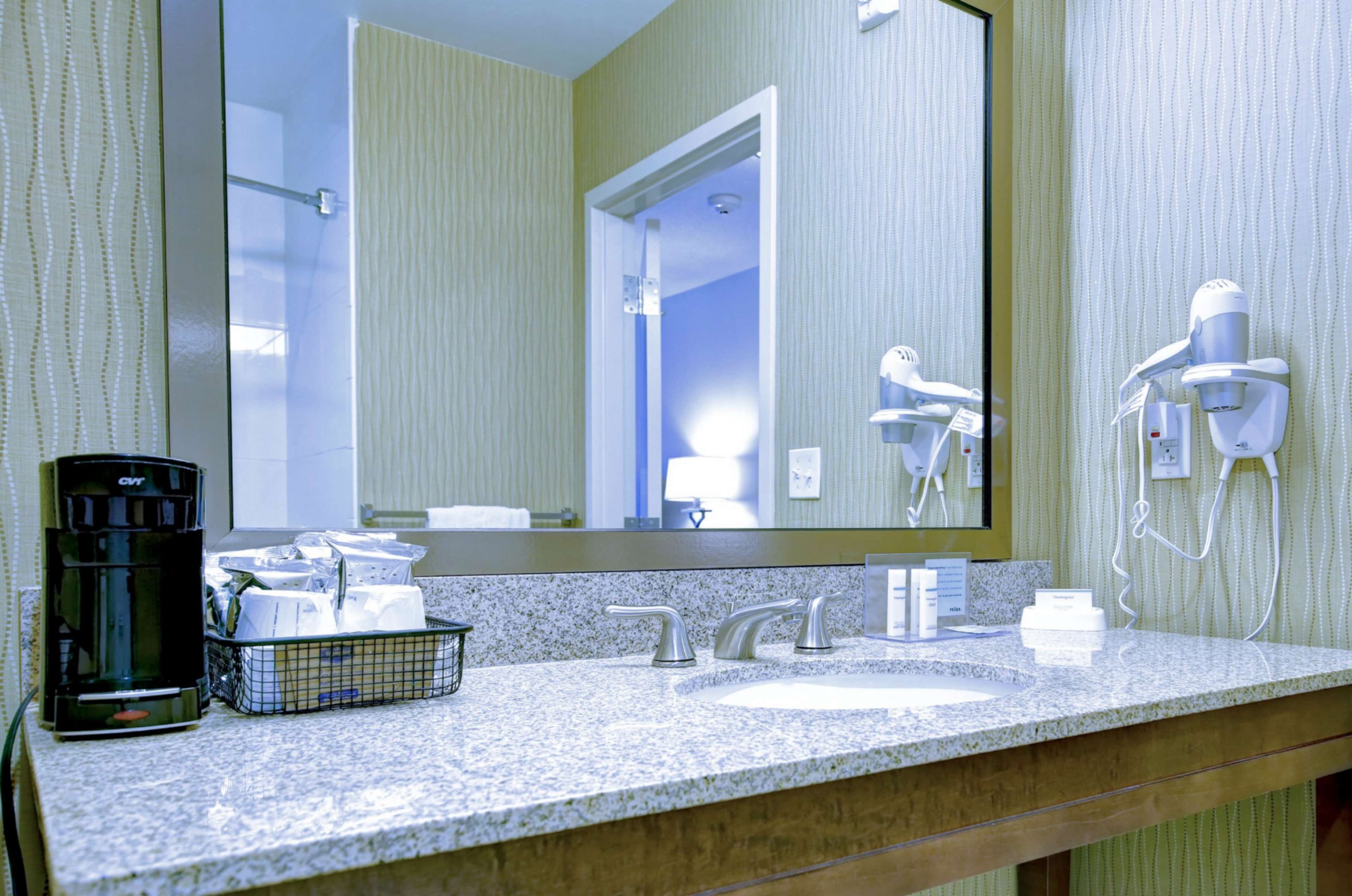 Hampton Inn & Suites Harrisburg/North Hampton Inn & Suites Harrisburg/North