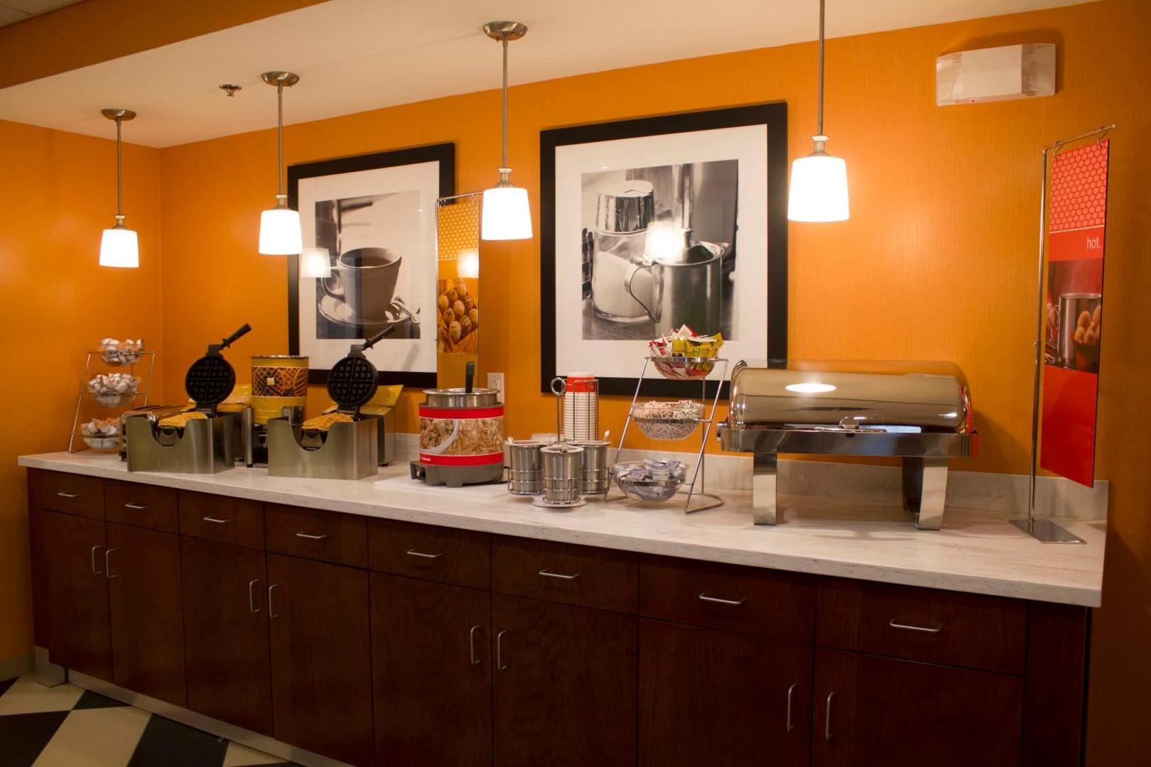 Hampton Inn & Suites Harrisburg/North Hampton Inn & Suites Harrisburg/North