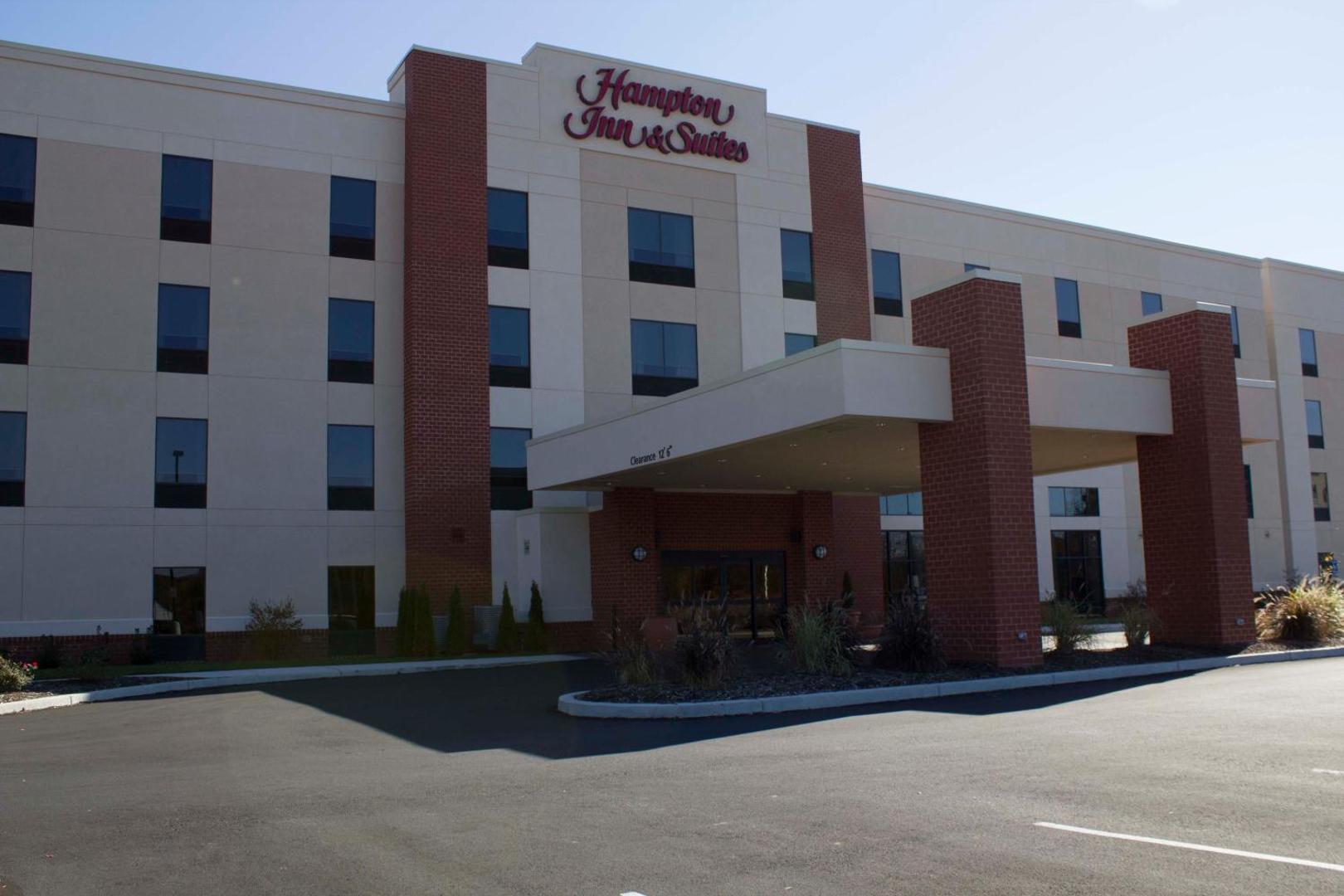 Hampton Inn & Suites Harrisburg/North Hampton Inn & Suites Harrisburg/North