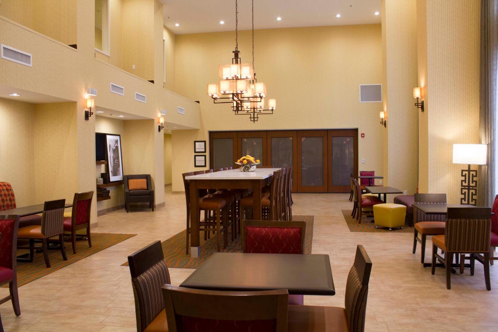Hampton Inn & Suites Harrisburg/North Hampton Inn & Suites Harrisburg/North