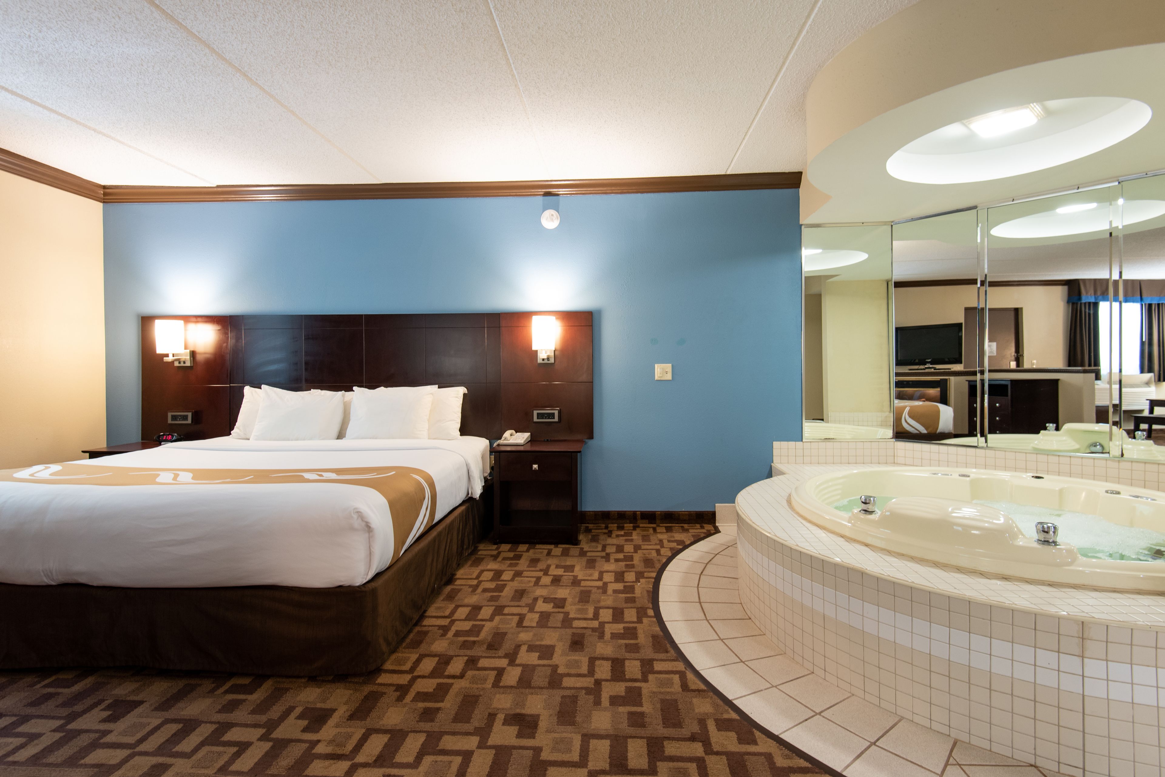 Quality Inn & Suites Quality Inn & Suites