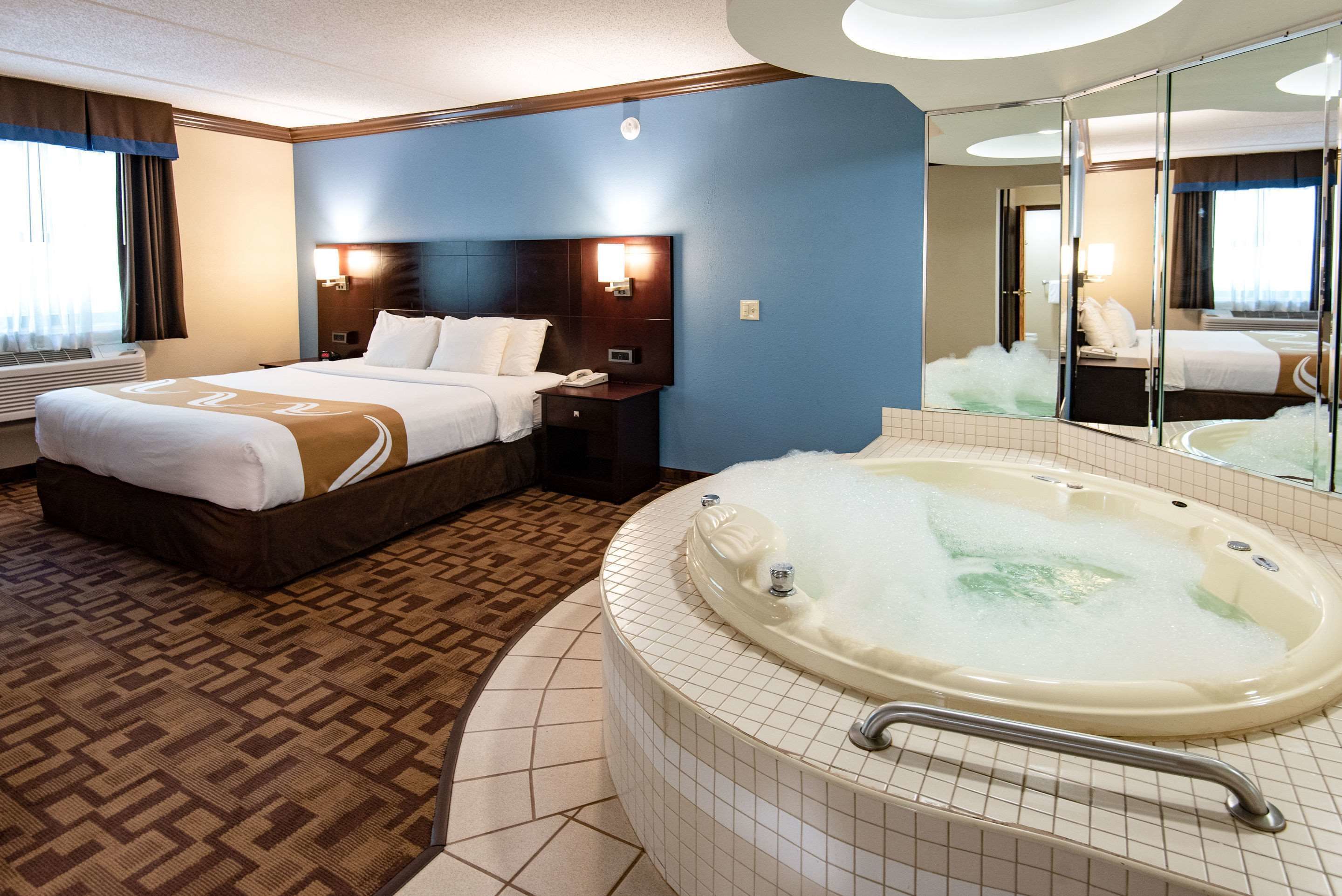 Quality Inn & Suites Quality Inn & Suites