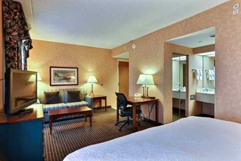 Hampton Inn & Suites Williamsburg Square Hampton Inn & Suites Williamsburg Square