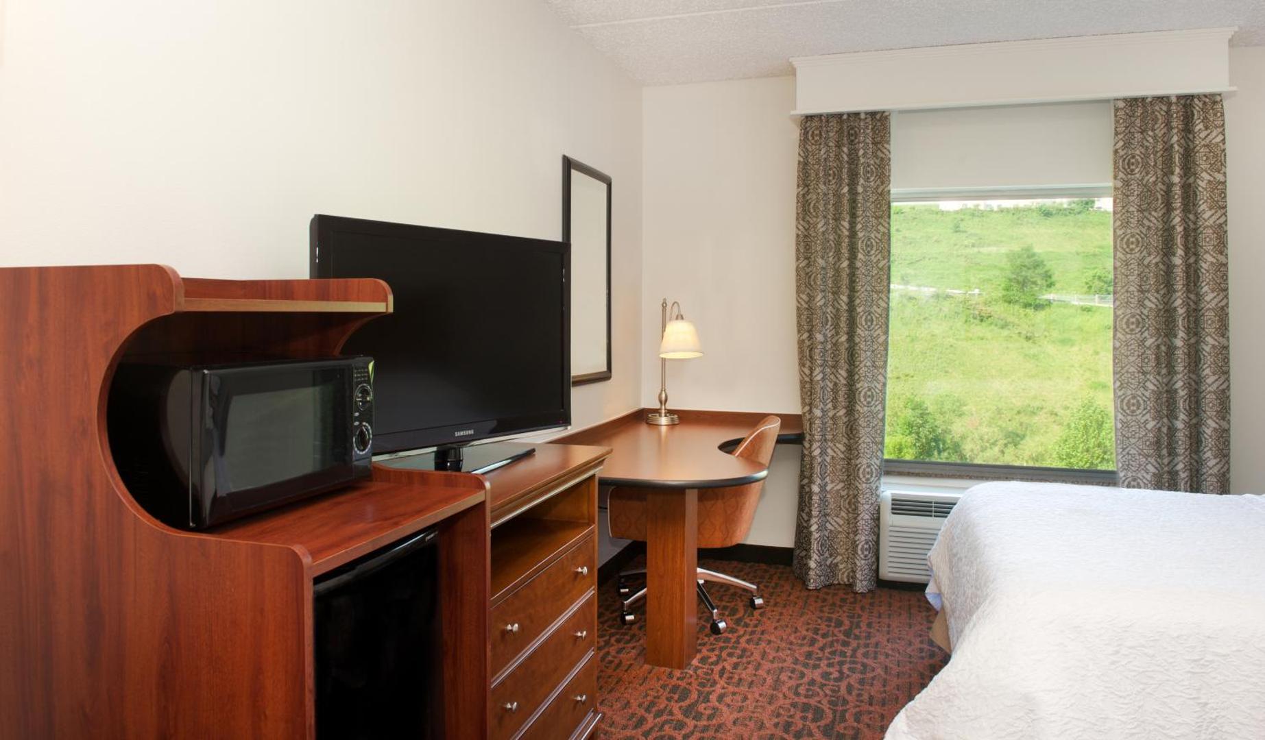 Hampton Inn & Suites Pittsburgh-Meadow Lands Hampton Inn & Suites Pittsburgh-Meadow Lands