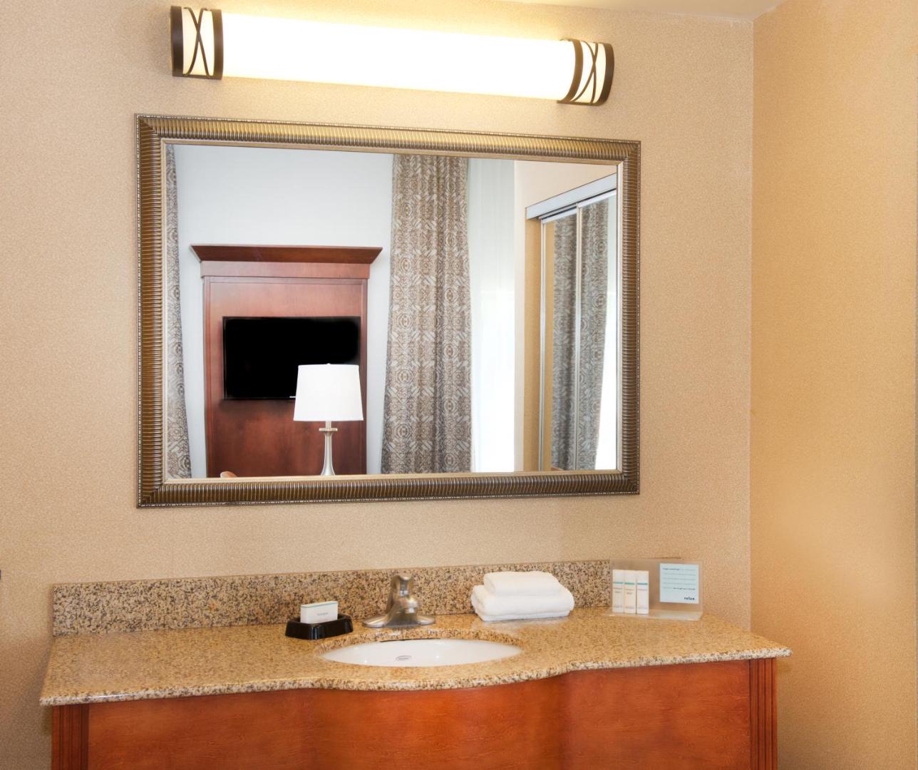 Hampton Inn & Suites Pittsburgh-Meadow Lands Hampton Inn & Suites Pittsburgh-Meadow Lands